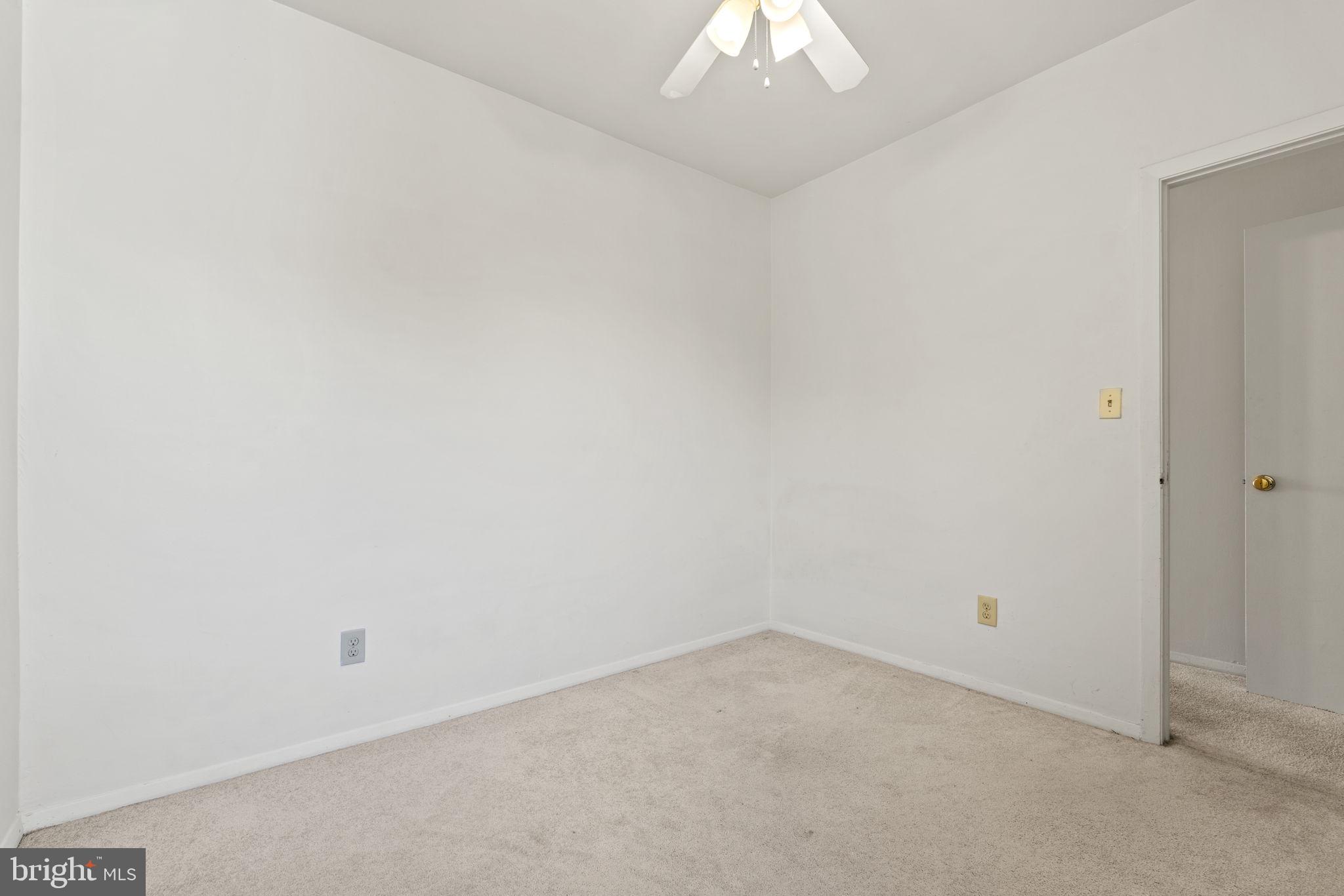 HOLLINS MARKET - Residential