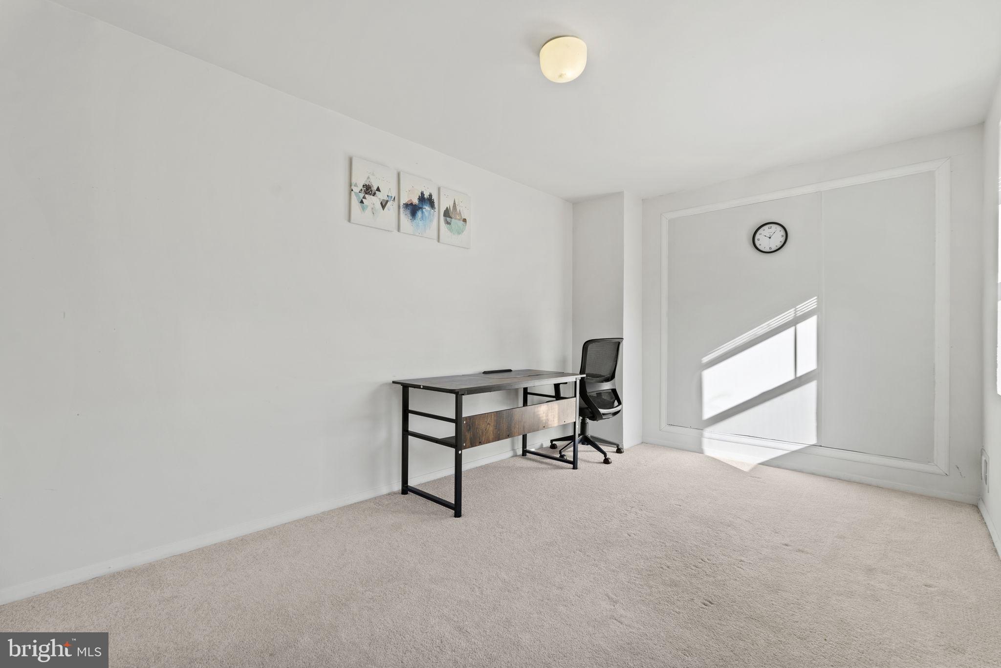 HOLLINS MARKET - Residential