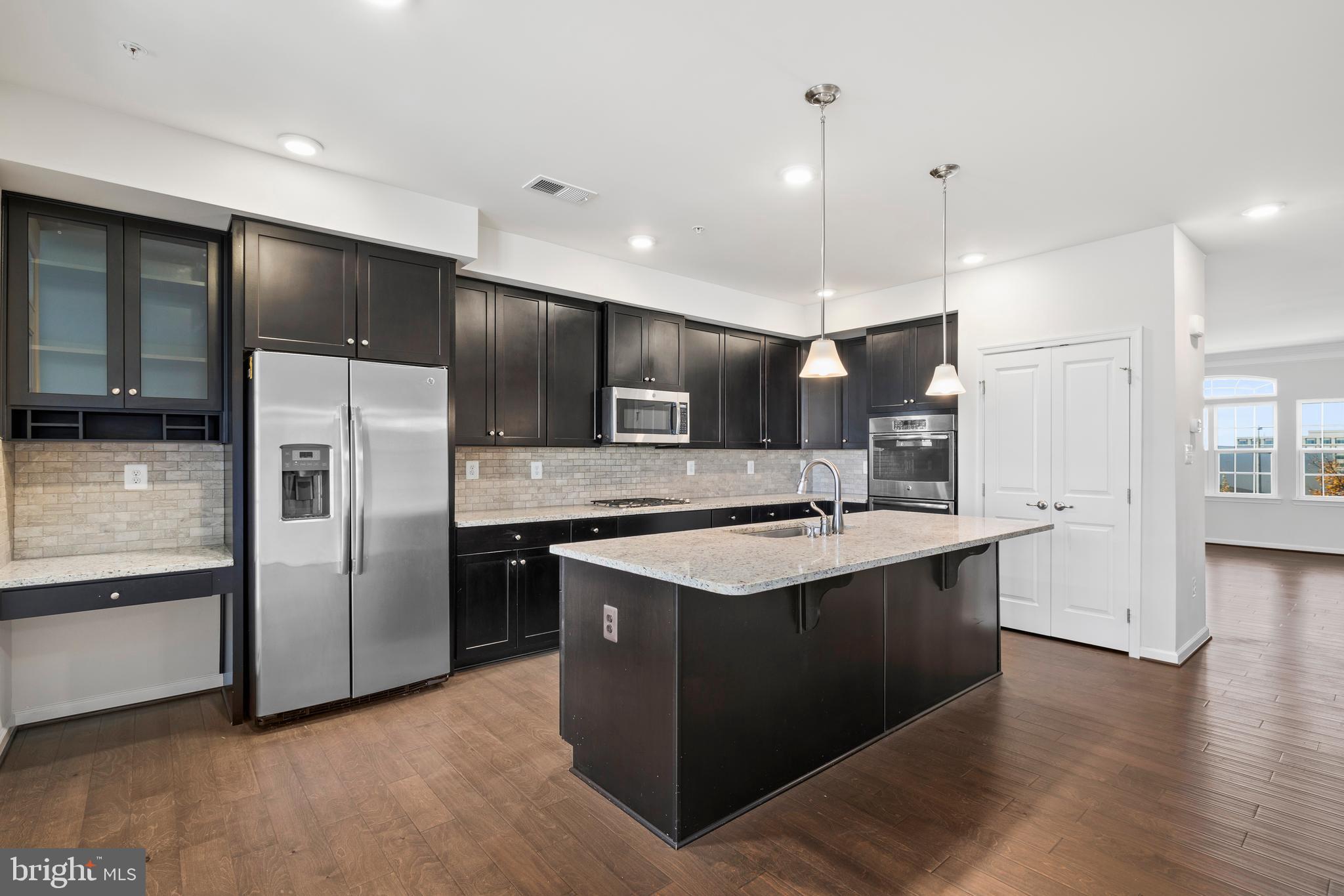 DISCOVERY SQUARE - Residential Lease