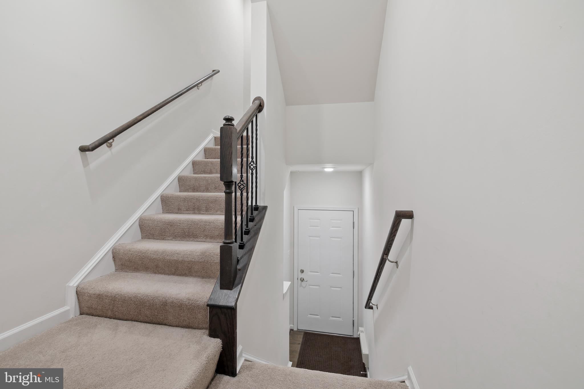 DISCOVERY SQUARE - Residential Lease