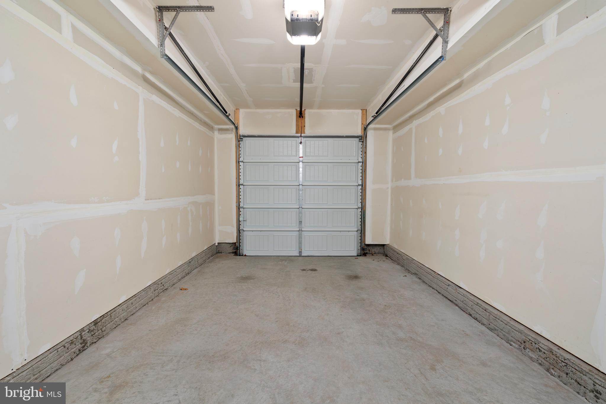 DISCOVERY SQUARE - Residential Lease