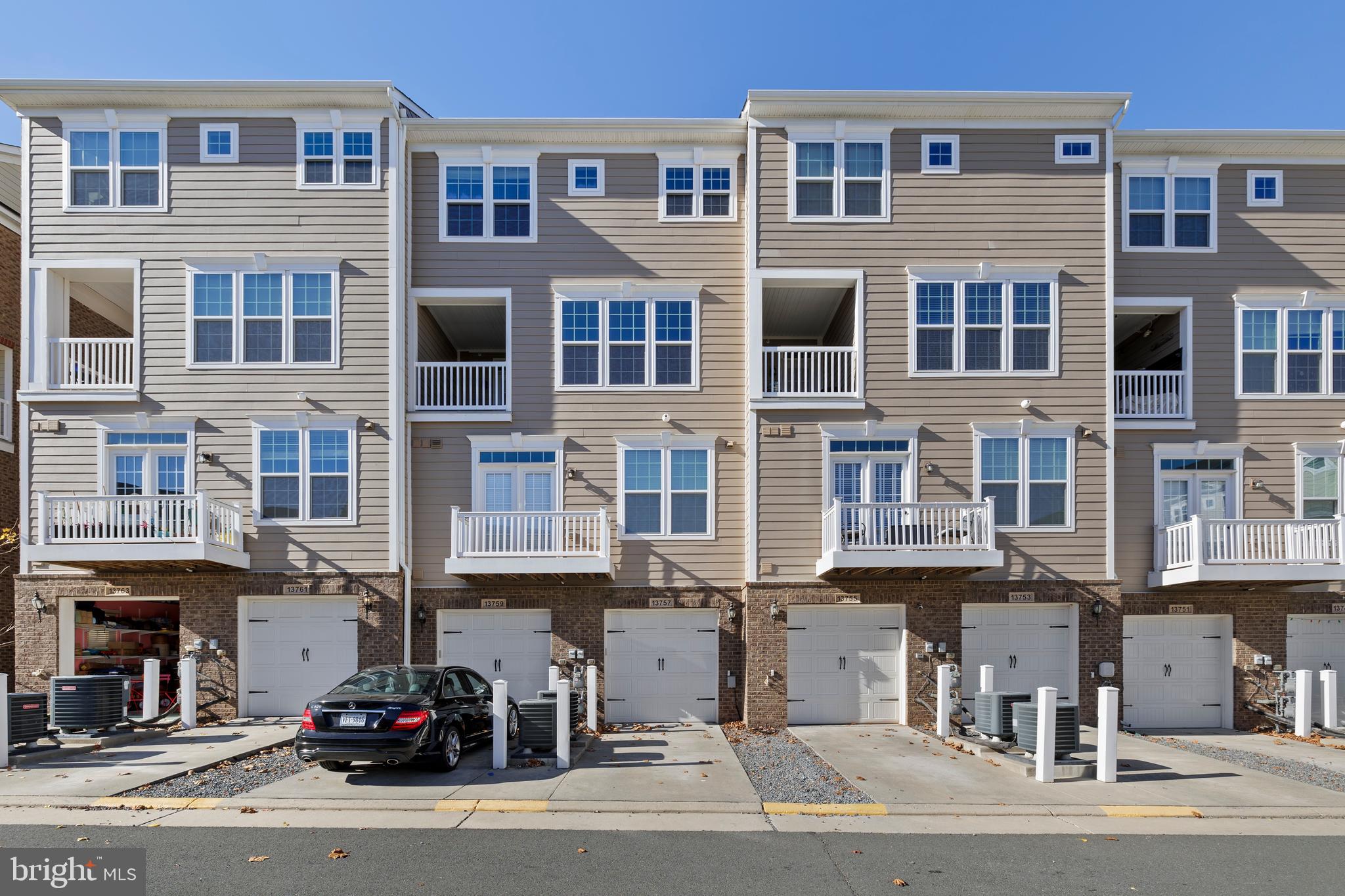 DISCOVERY SQUARE - Residential Lease