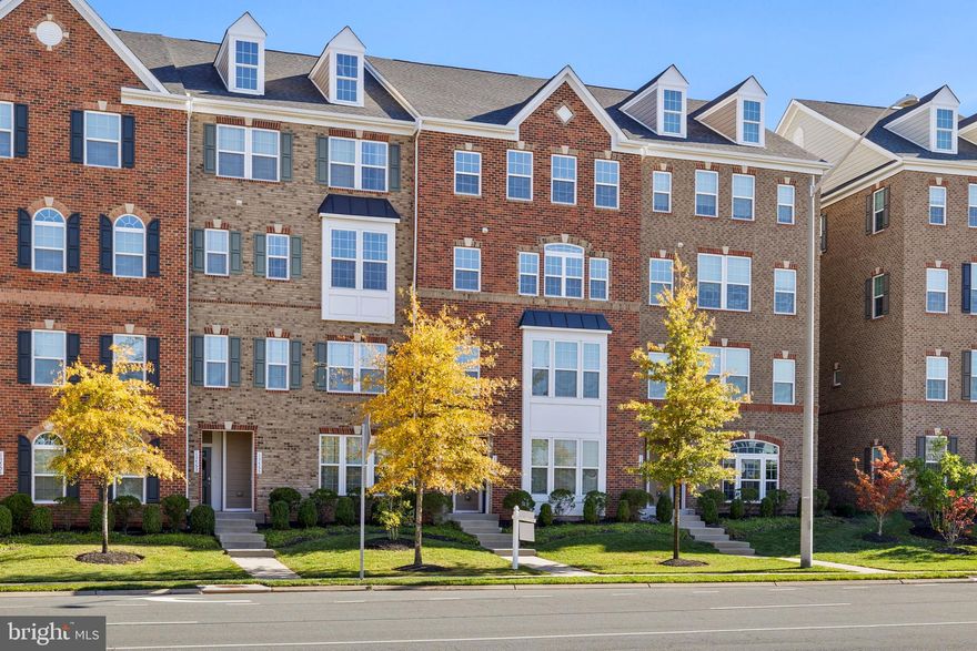 Immaculate, Luxurious , Well maintained 3 Bed 2.5 Bath 1 Car Garage UPPER LEVEL PICASSO MODEL
Townhome / condo! WATER included in Rent. MAIN LEVEL Features : Beautiful Gourmet Kitchen with Granite Counter Top, Stainless Steel Appliances , Family Room Off Kitchen, Living / Dining Combo. Relaxing Balcony, Hardwood floors on entire Main level. UPPER LEVEL Features : 2 Decent Size Bedrooms with closets, ** Tray Ceiling in Spacious Master Bedroom **, Spacious His & Her Walk In Closet. MASTER BATH Features : Soaking Tub, Standing Shower, His & Her Vanity. Close to restaurants & shopping, convenient access to Dulles Metro Rail commuter routes and Airport. This home is ready to move in!