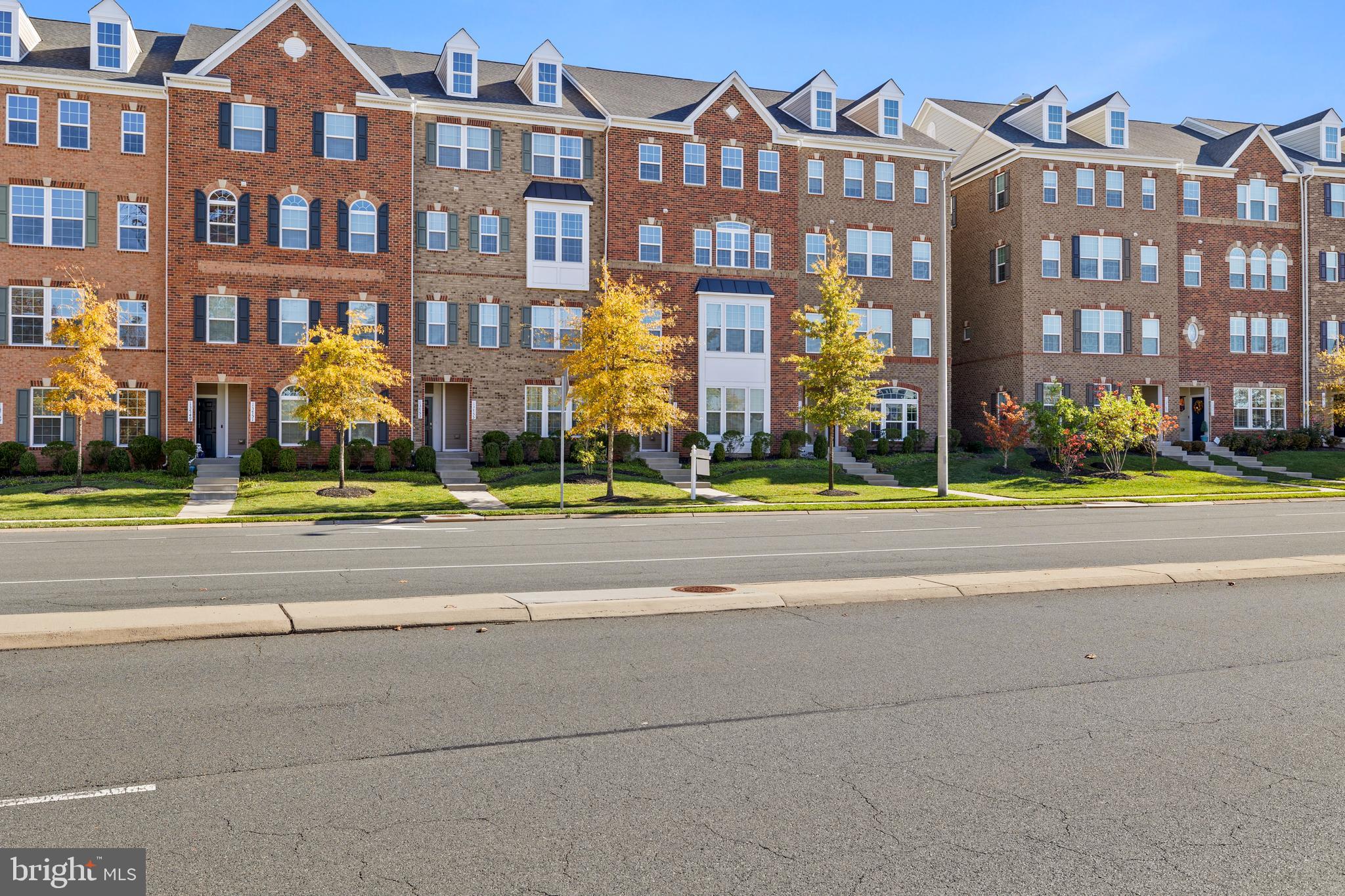 DISCOVERY SQUARE - Residential Lease