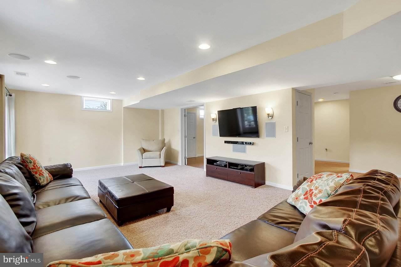 WELLINGTON HILLS - Residential