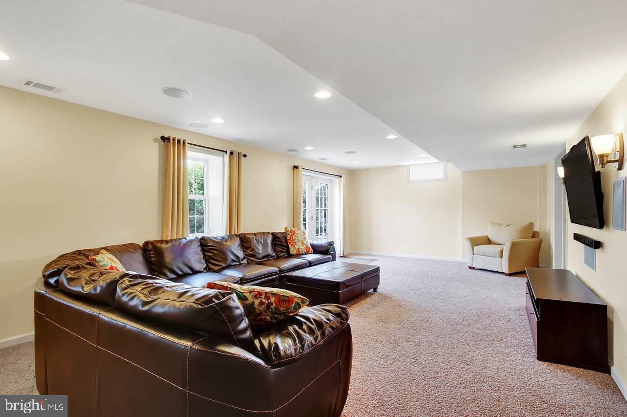 WELLINGTON HILLS - Residential