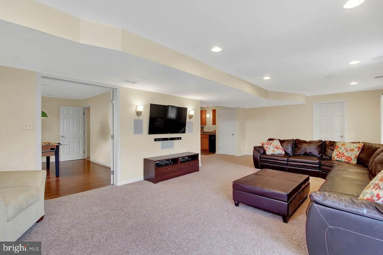 WELLINGTON HILLS - Residential