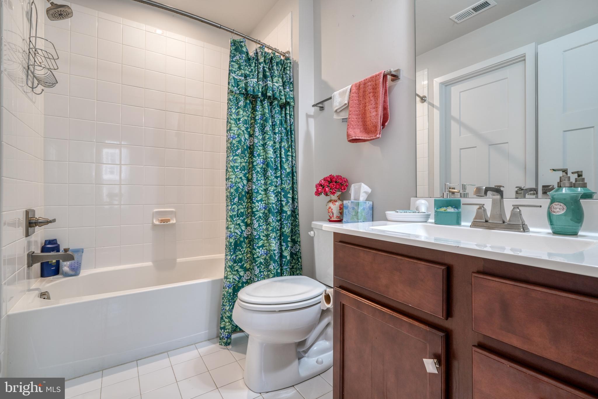 CREEKSIDE VILLAGE - Residential