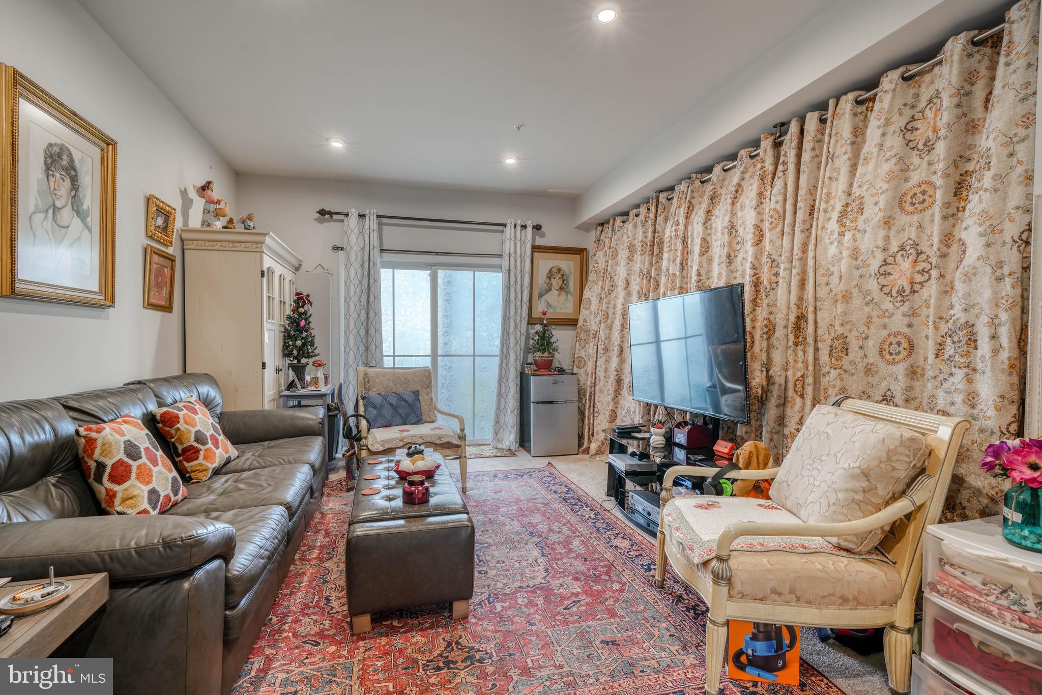 CREEKSIDE VILLAGE - Residential