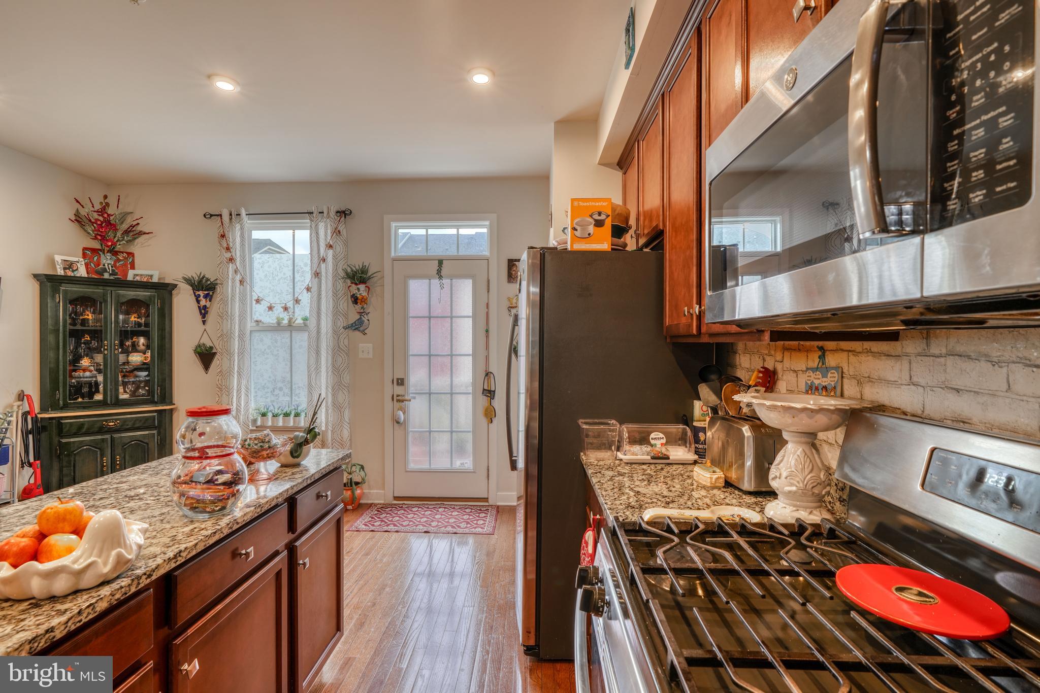 CREEKSIDE VILLAGE - Residential