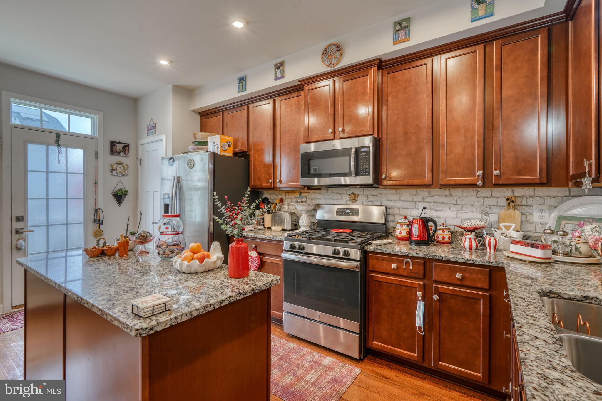 CREEKSIDE VILLAGE - Residential