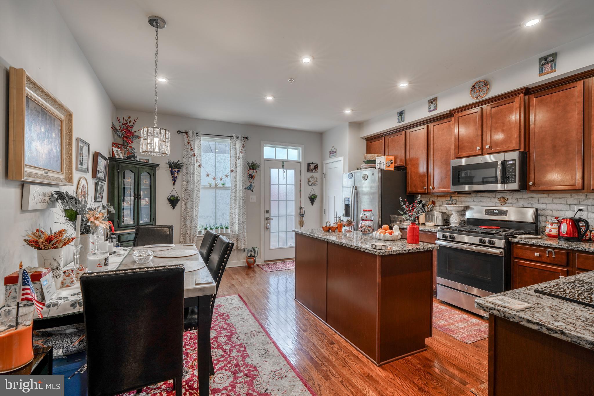 CREEKSIDE VILLAGE - Residential