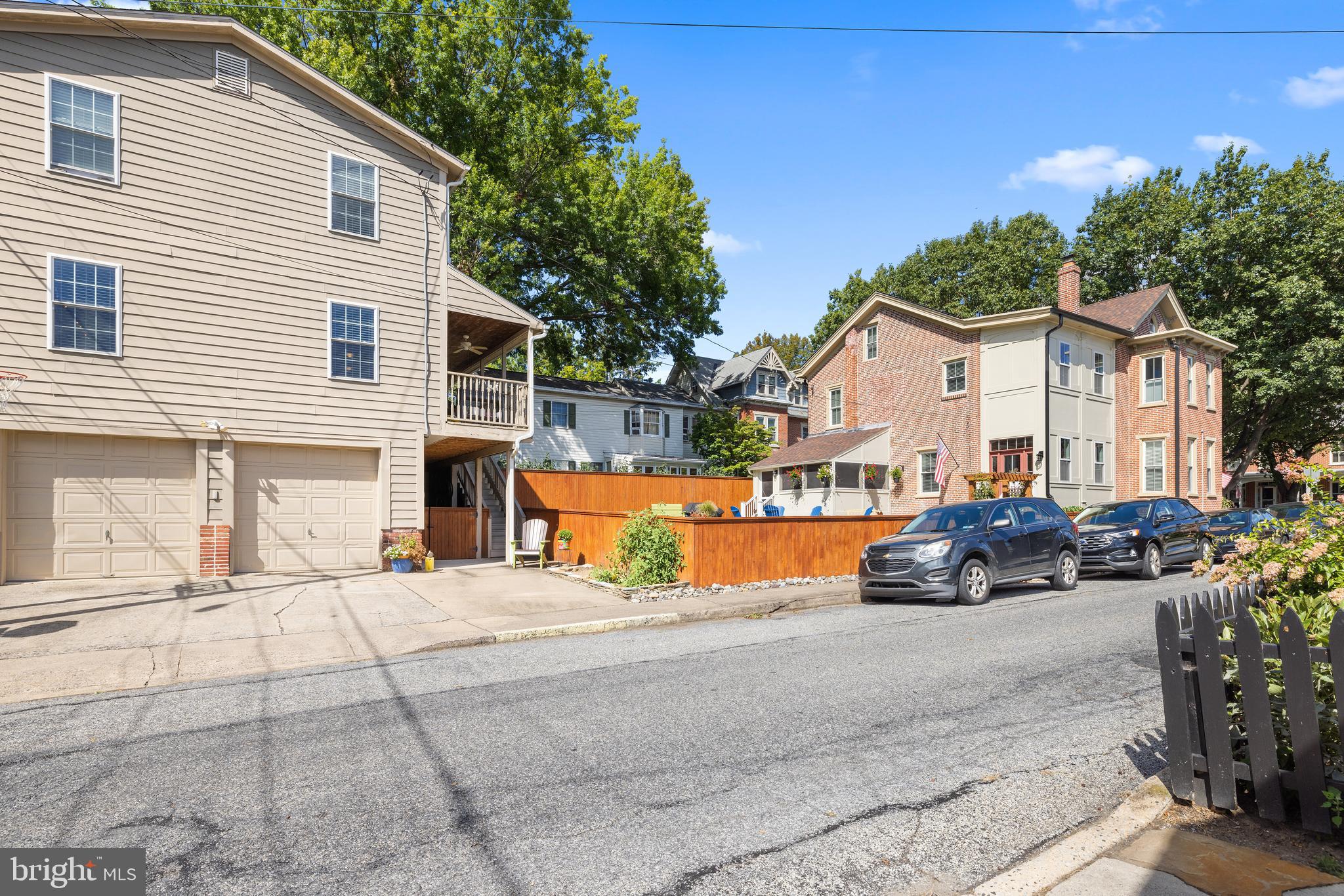 KENNETT SQ - Residential