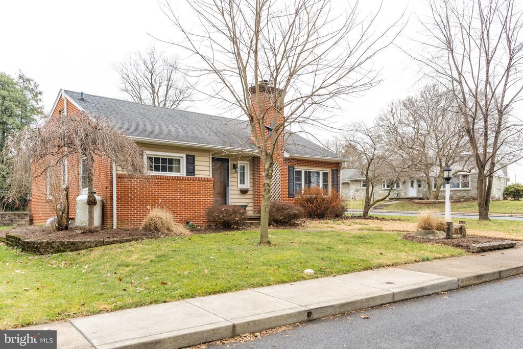 Photo of 38 PENN AVE, EPHRATA, PA 17522 (MLS # PALA2030150)