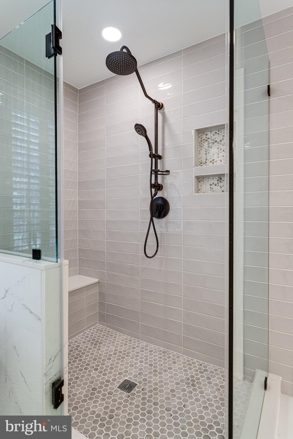 SENECA KNOLL - Residential