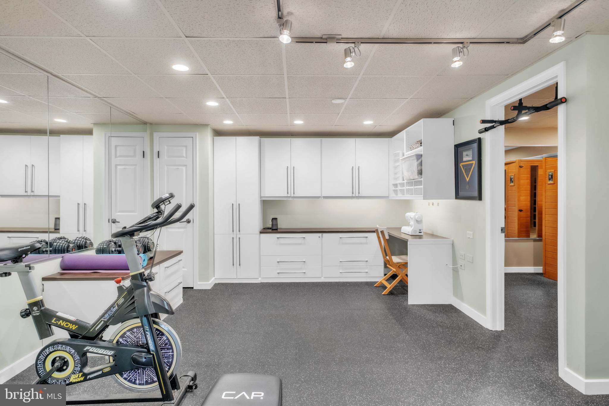 MONTROSE SQUARE - Residential