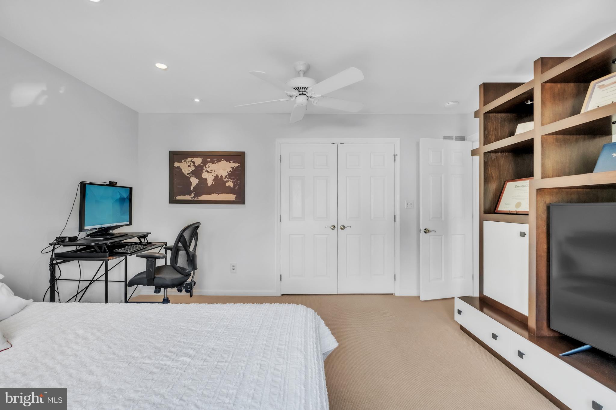 MONTROSE SQUARE - Residential