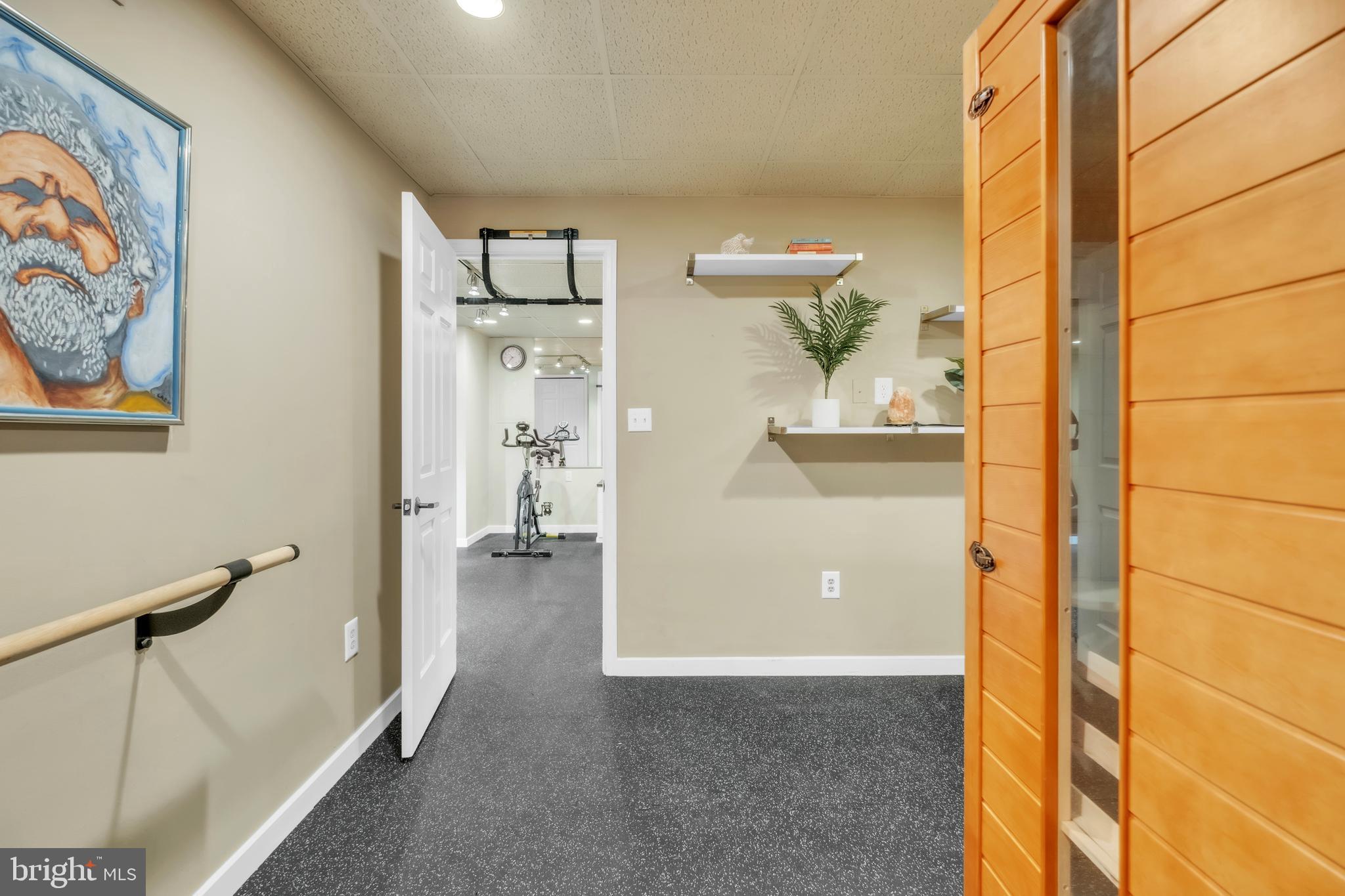 MONTROSE SQUARE - Residential