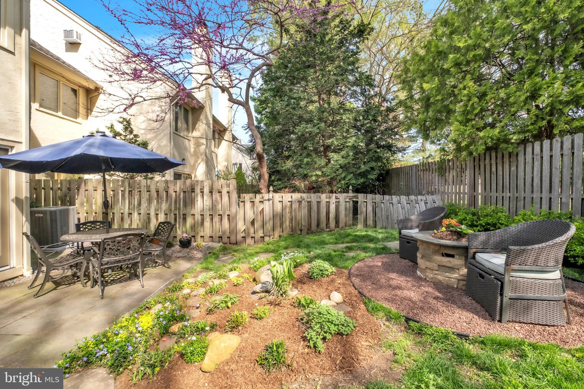 MONTROSE SQUARE - Residential