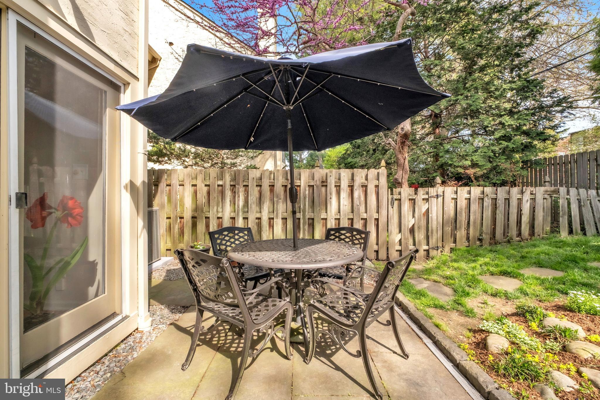 MONTROSE SQUARE - Residential