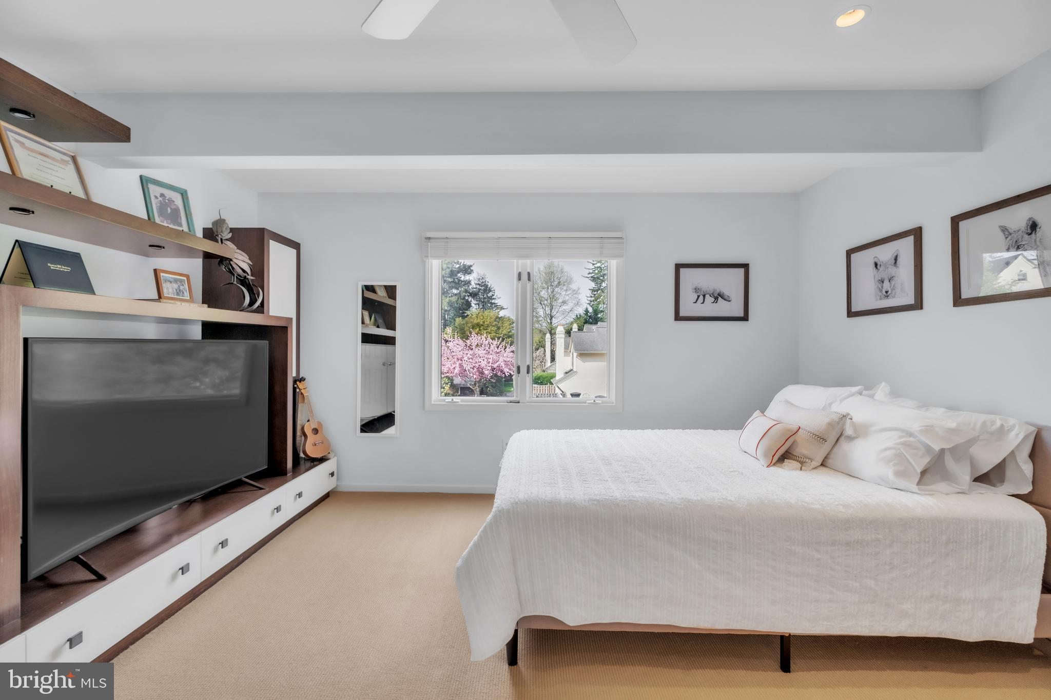 MONTROSE SQUARE - Residential