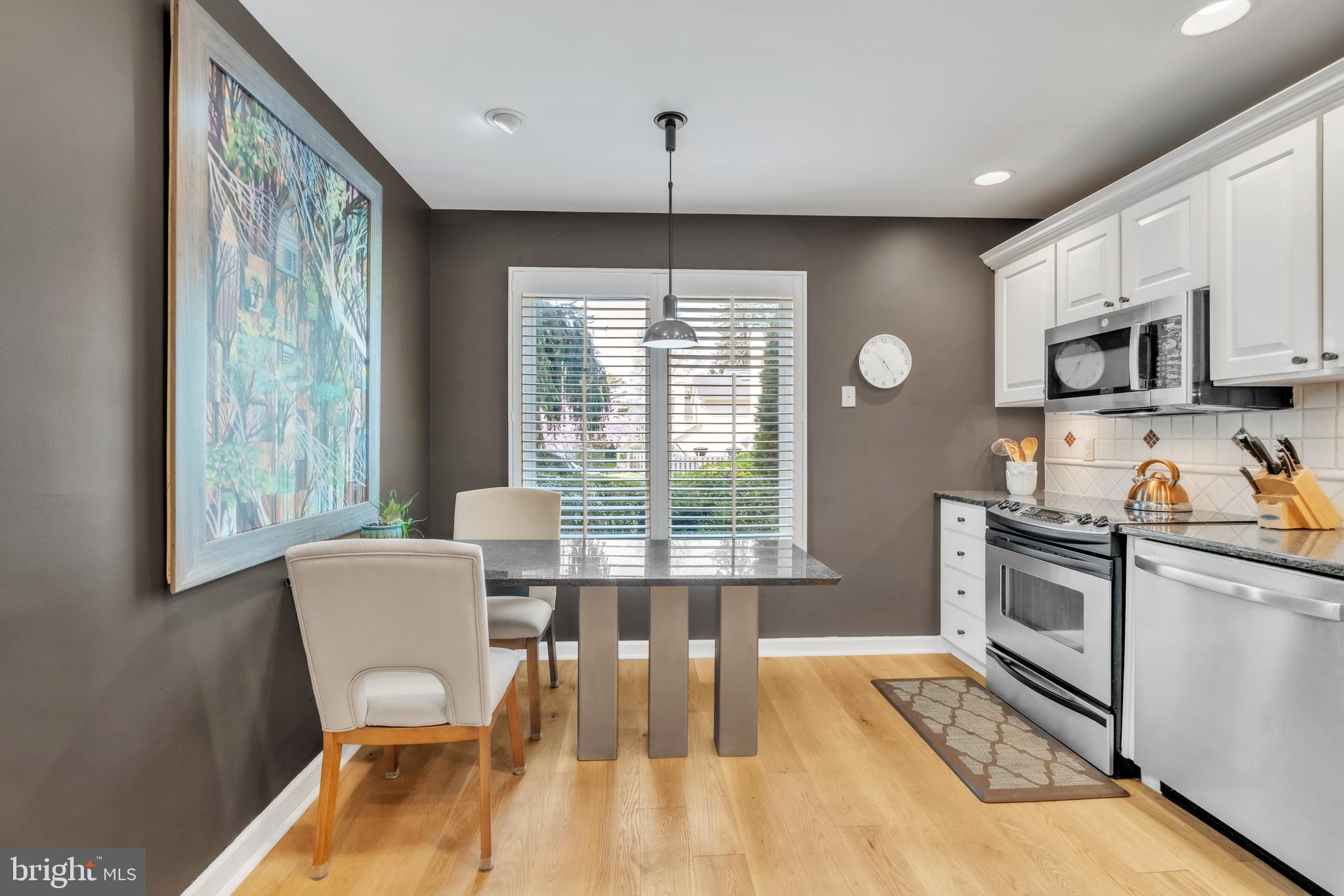 MONTROSE SQUARE - Residential