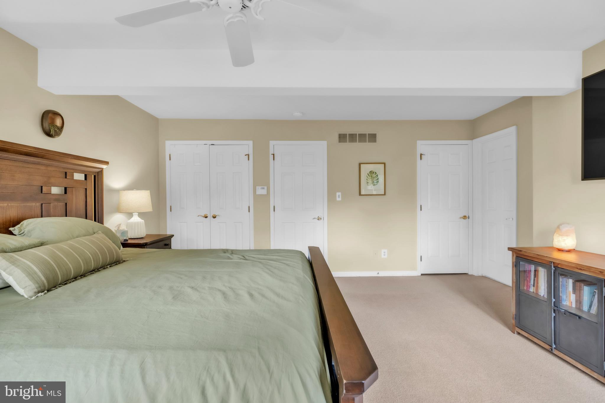 MONTROSE SQUARE - Residential