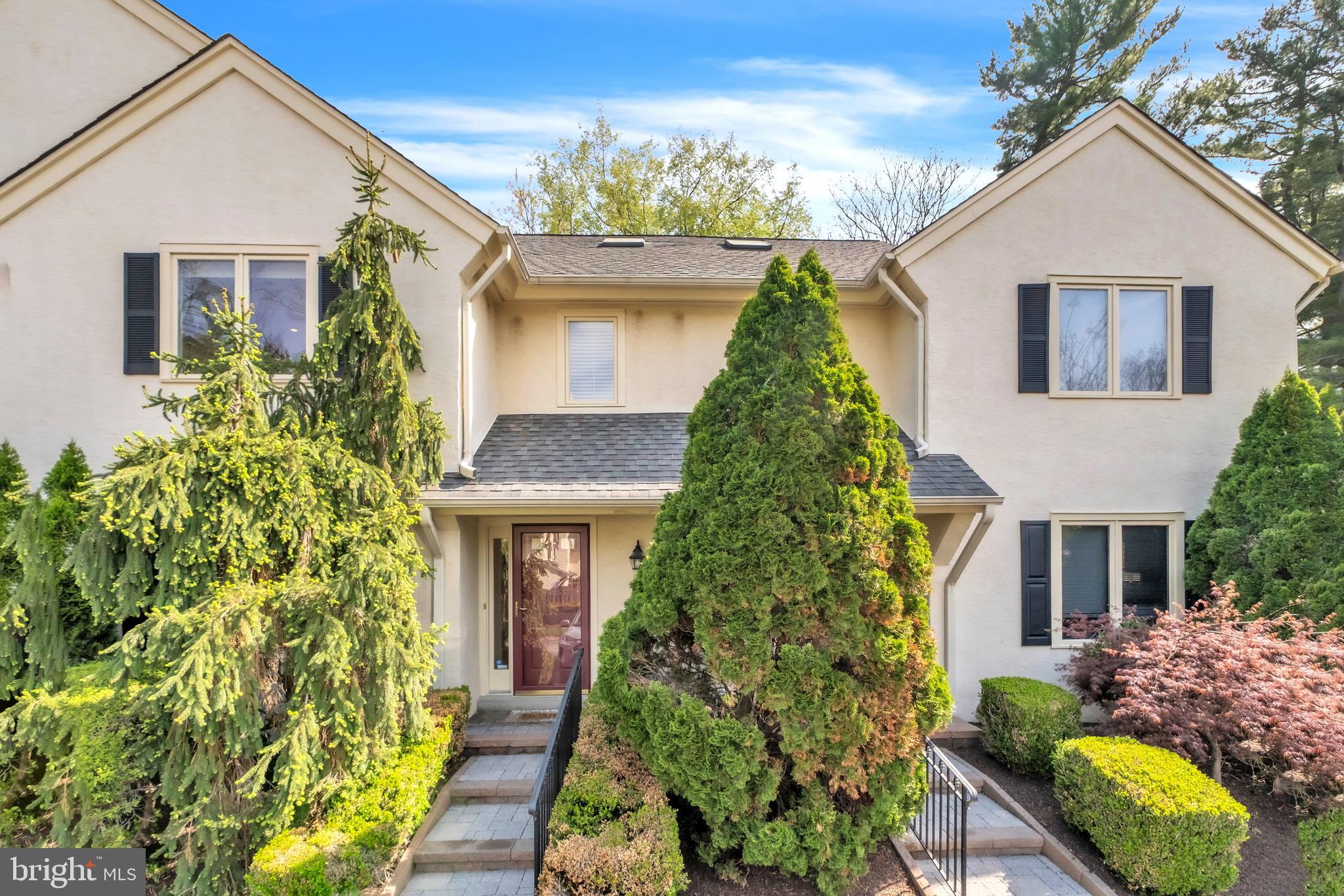 MONTROSE SQUARE - Residential