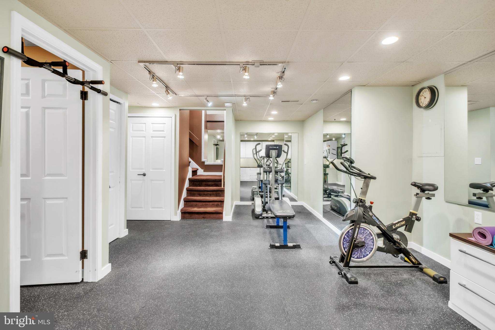 MONTROSE SQUARE - Residential