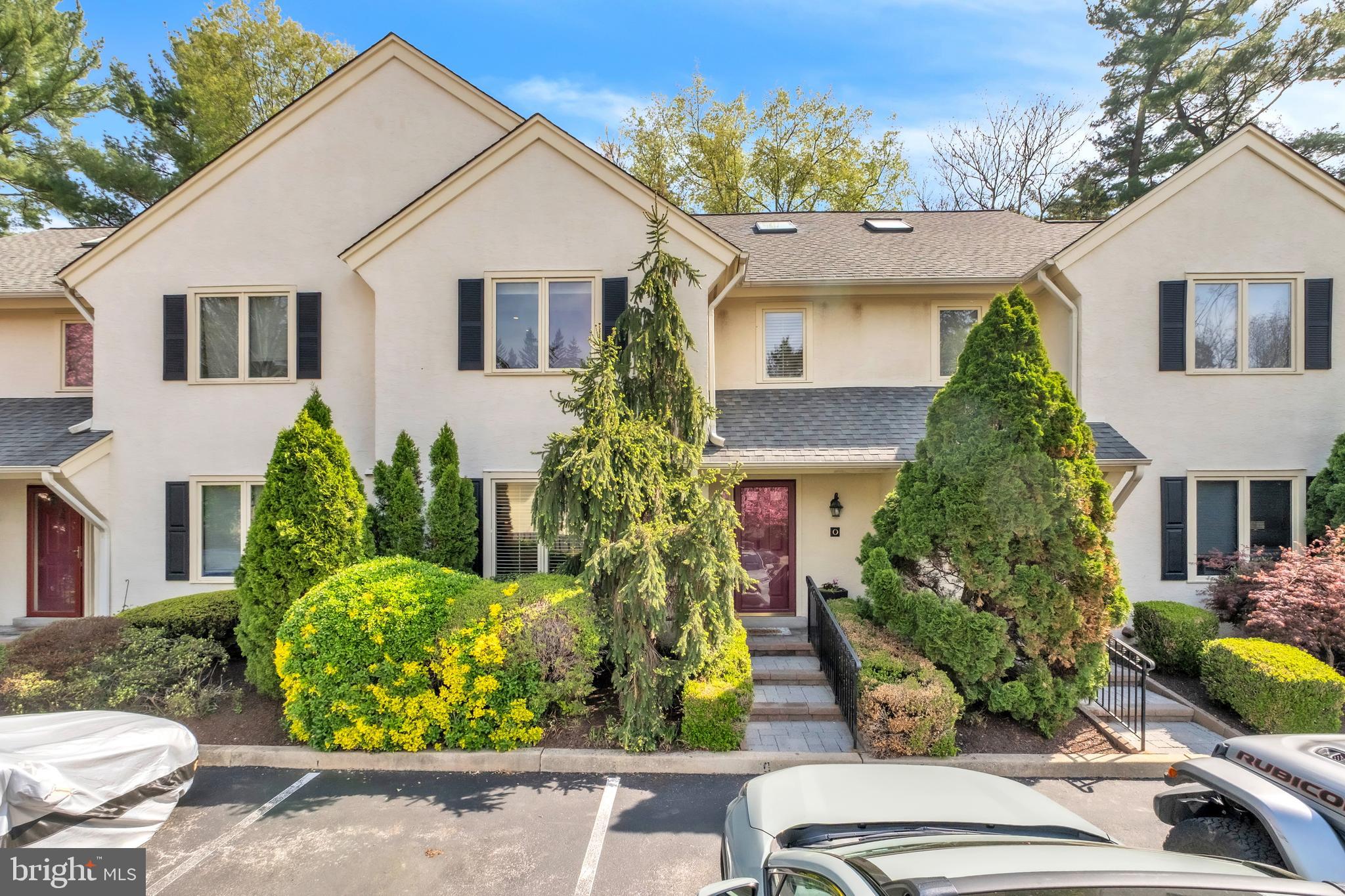 MONTROSE SQUARE - Residential