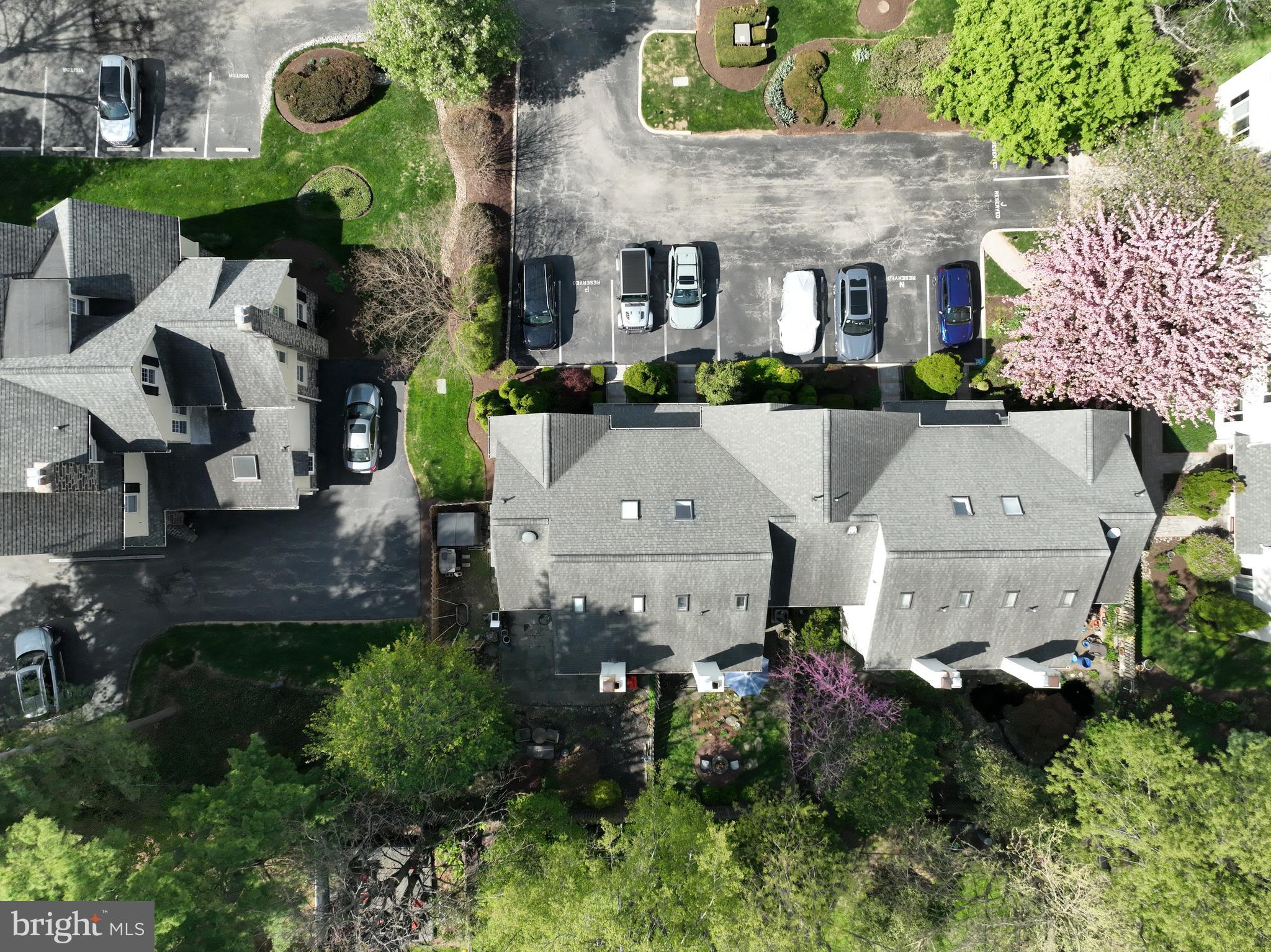 MONTROSE SQUARE - Residential