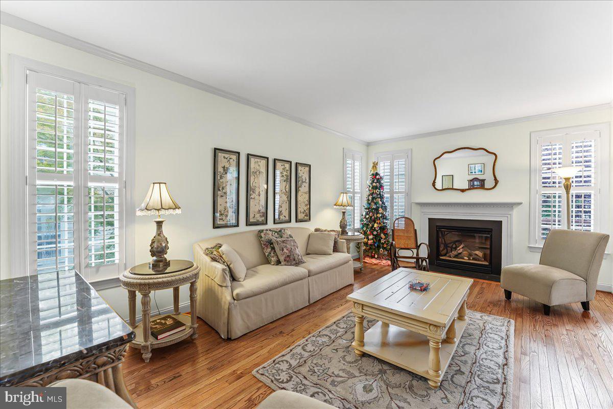 LONGWOOD VILLAGE - Residential