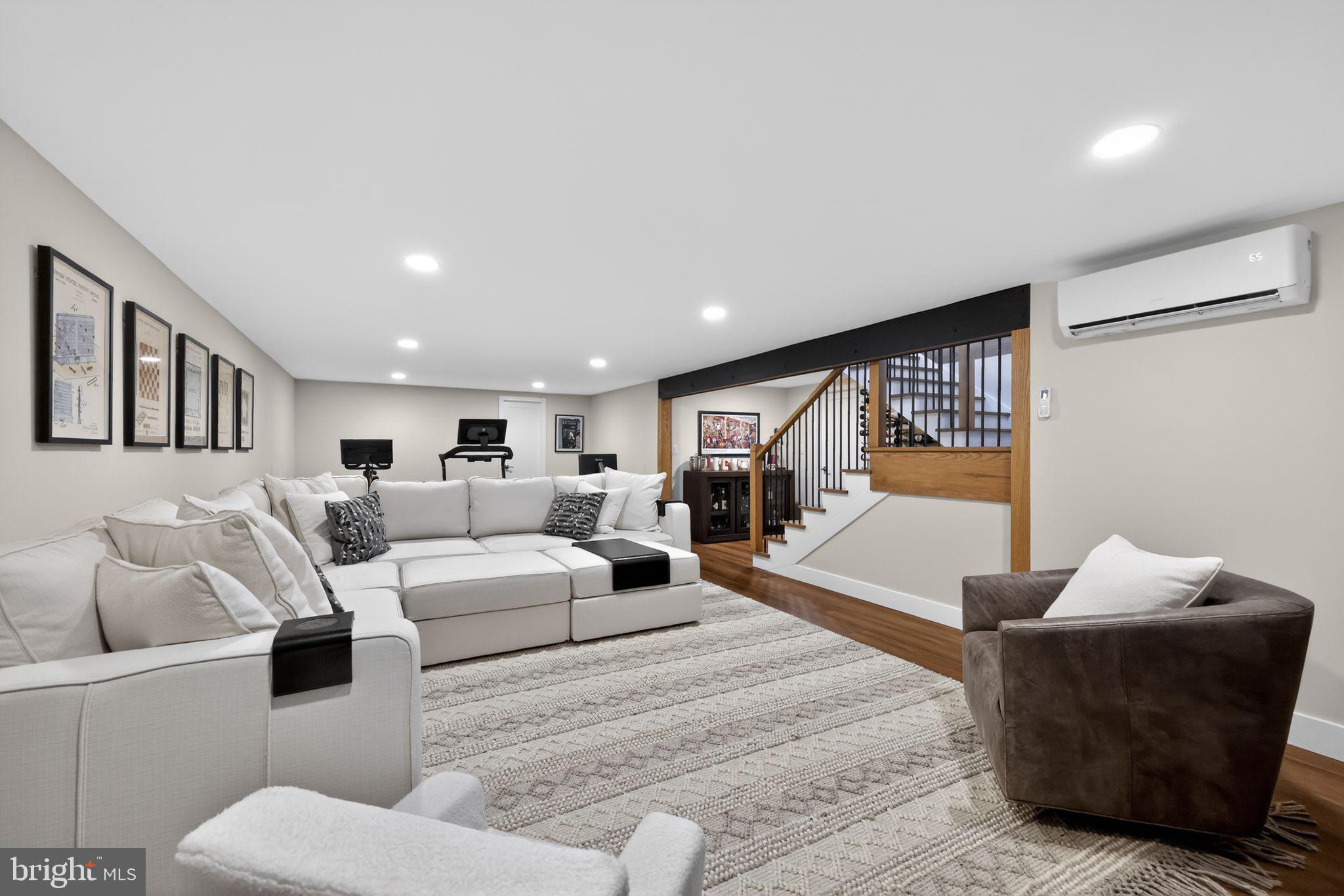 EDGEWOOD PARK - Residential