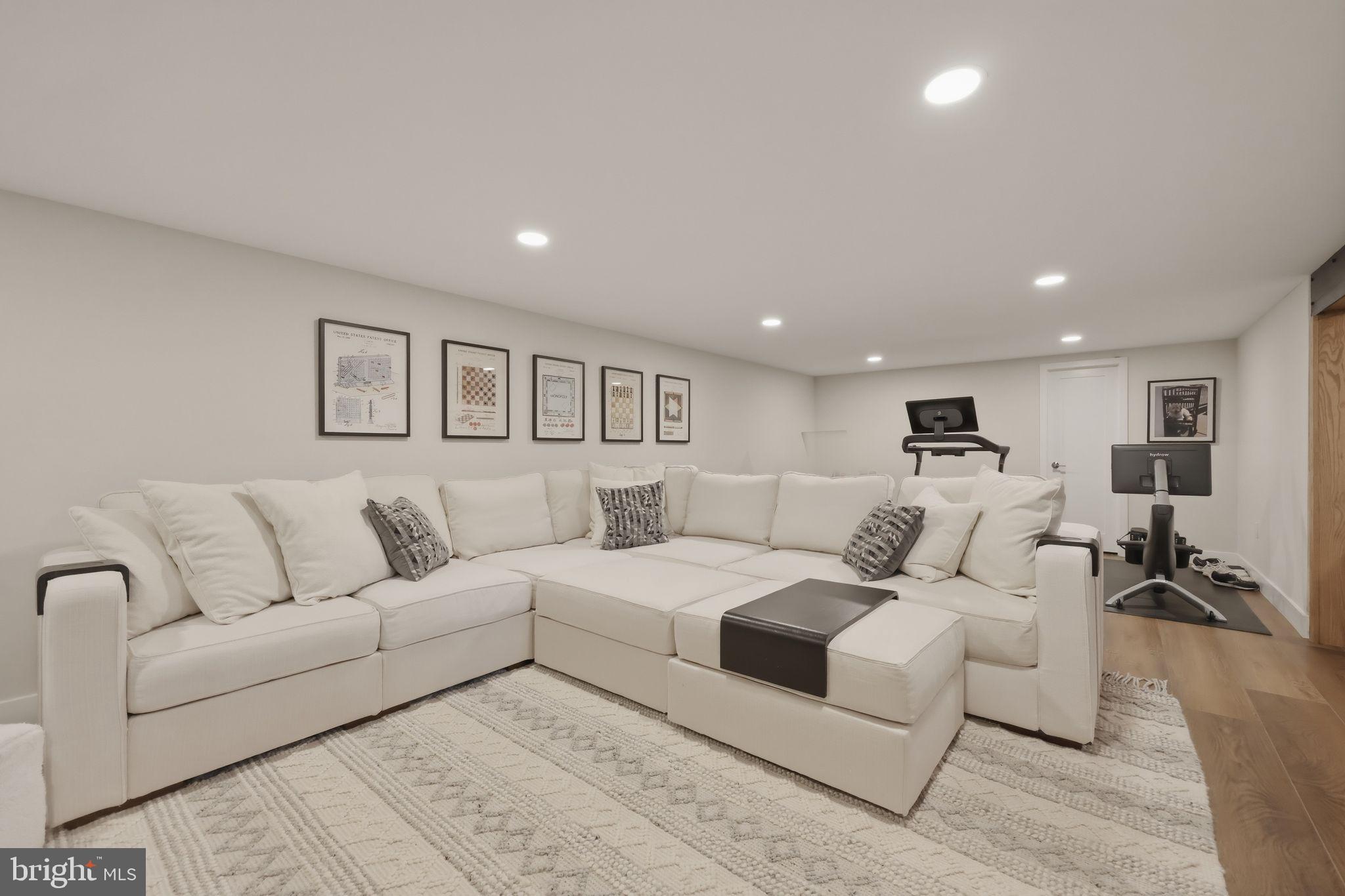 EDGEWOOD PARK - Residential