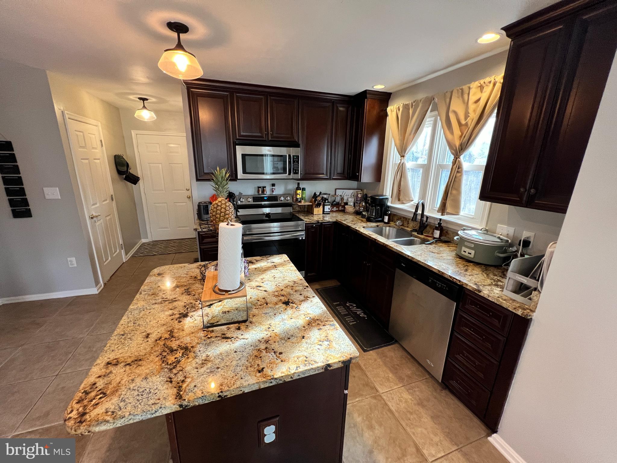 OAKMONT VILLAGE - Residential