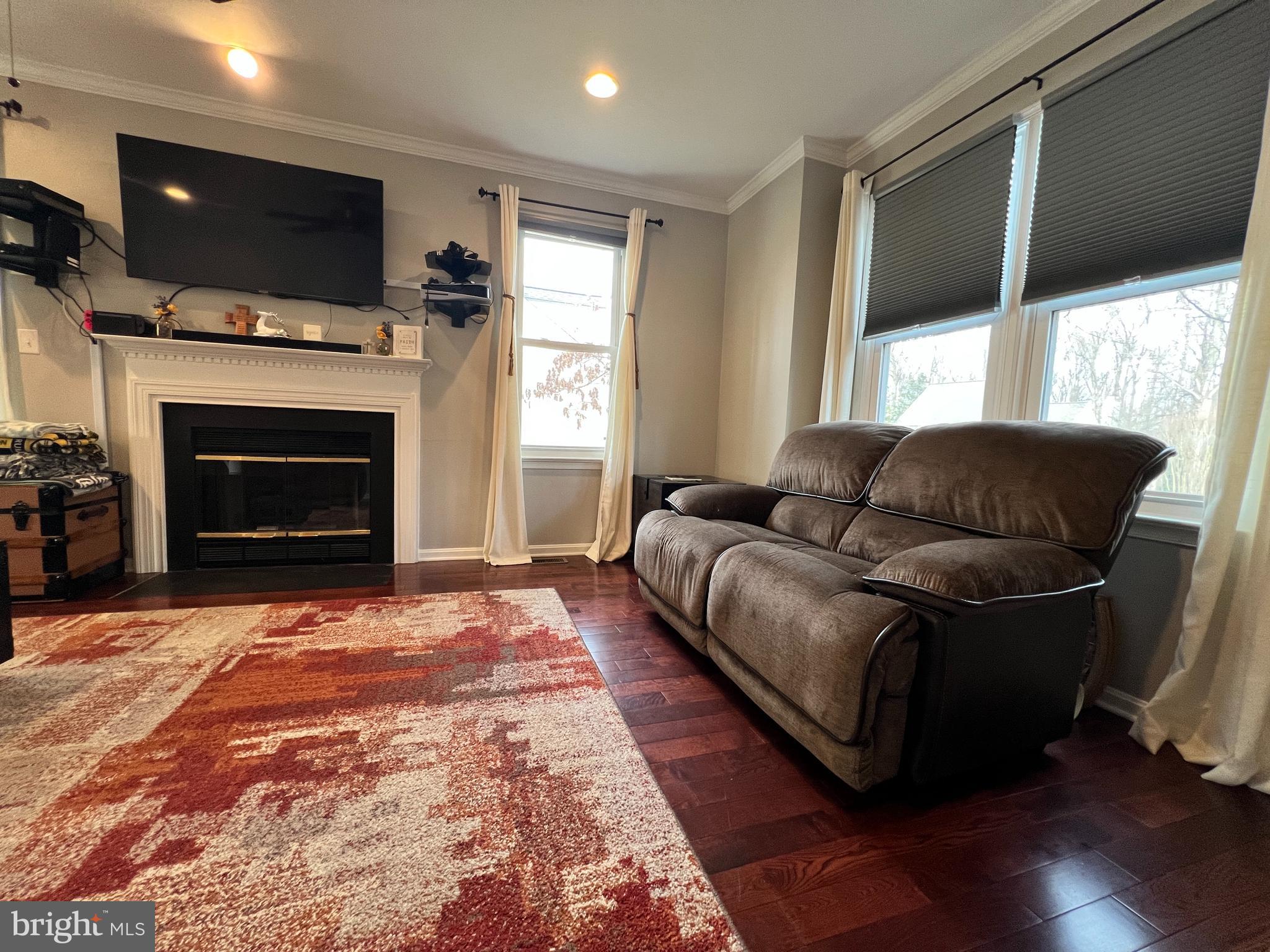 OAKMONT VILLAGE - Residential