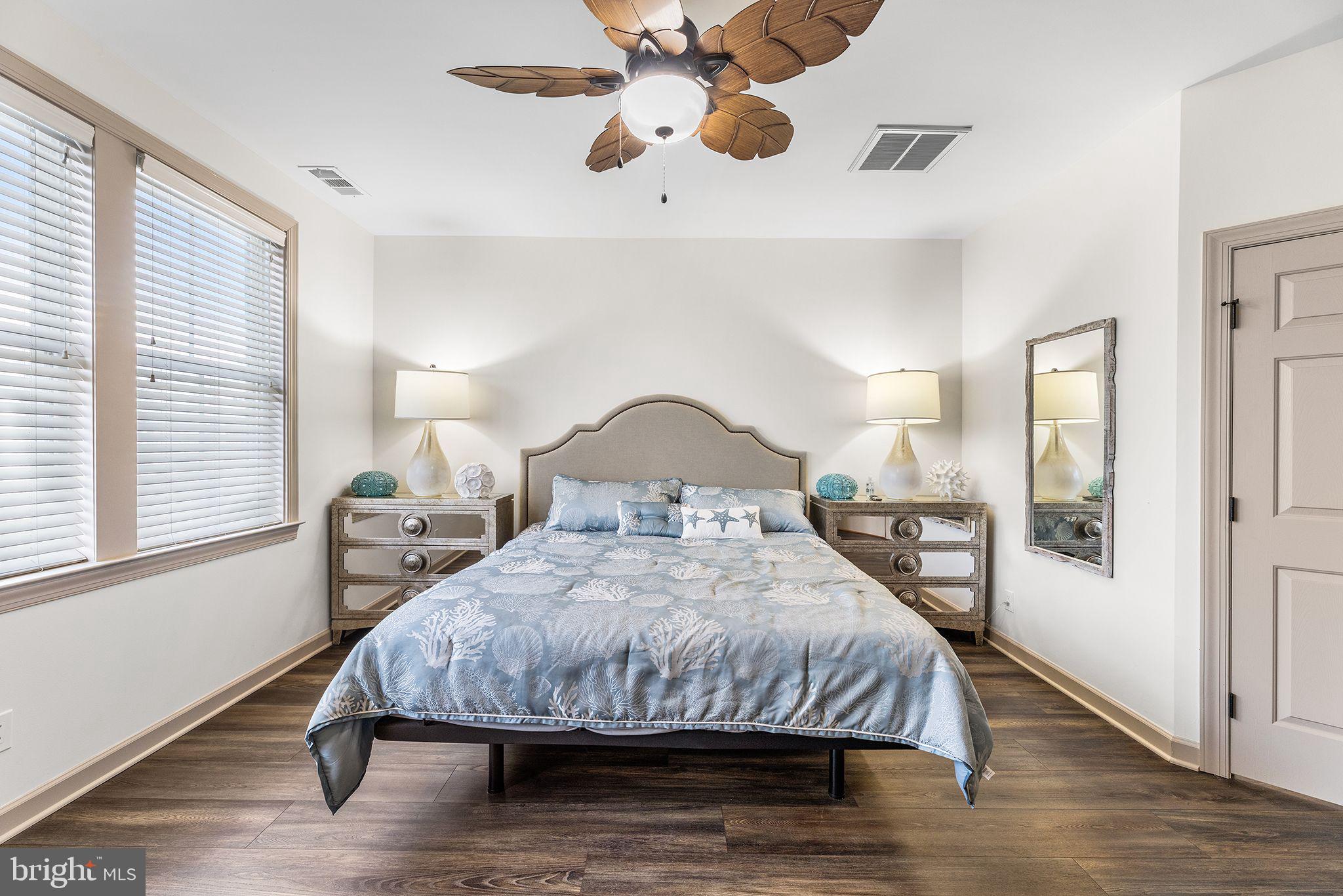 SUNSET ISLAND - Residential