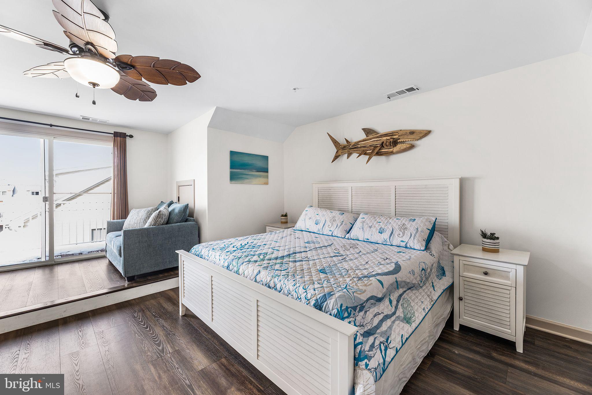 SUNSET ISLAND - Residential