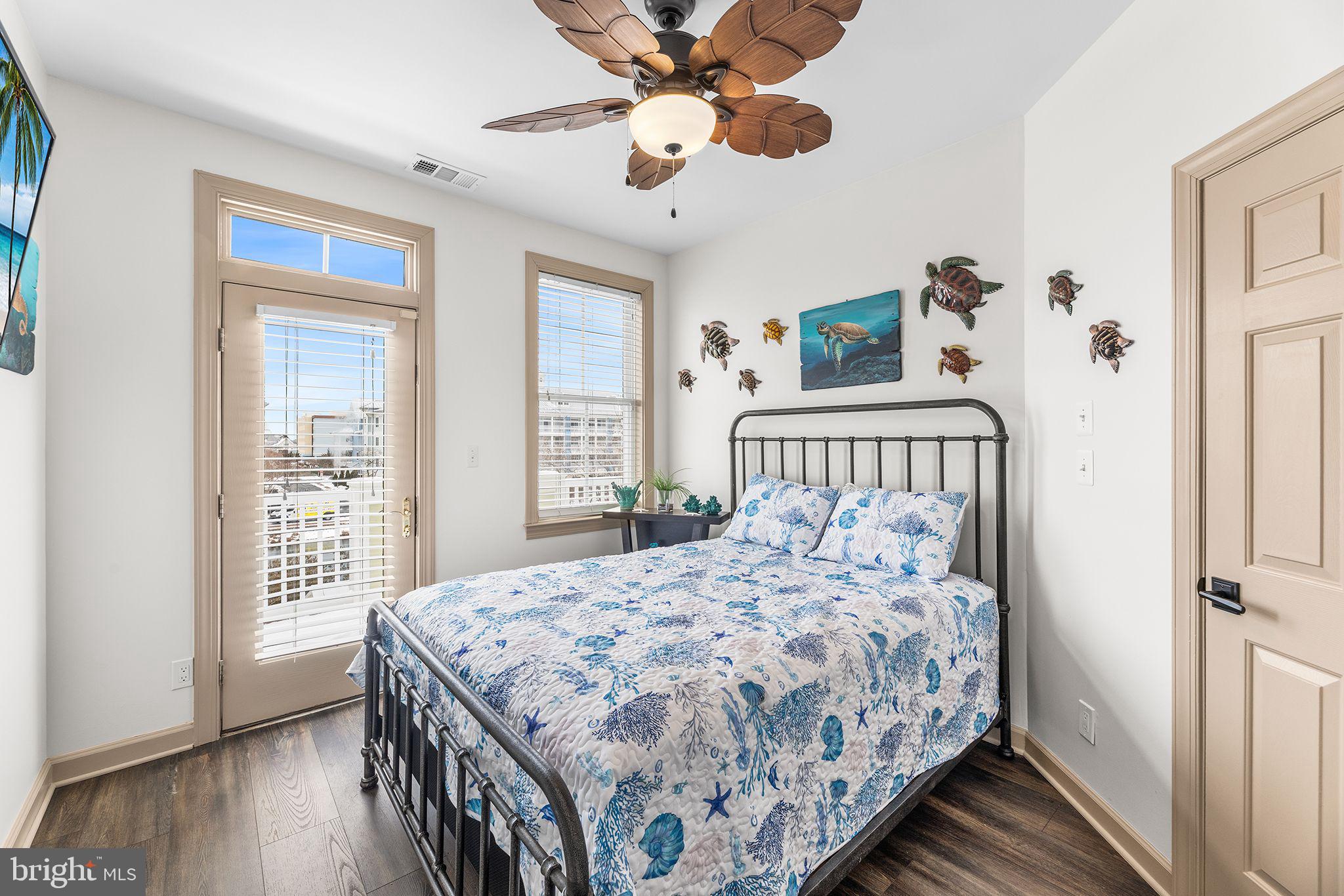 SUNSET ISLAND - Residential