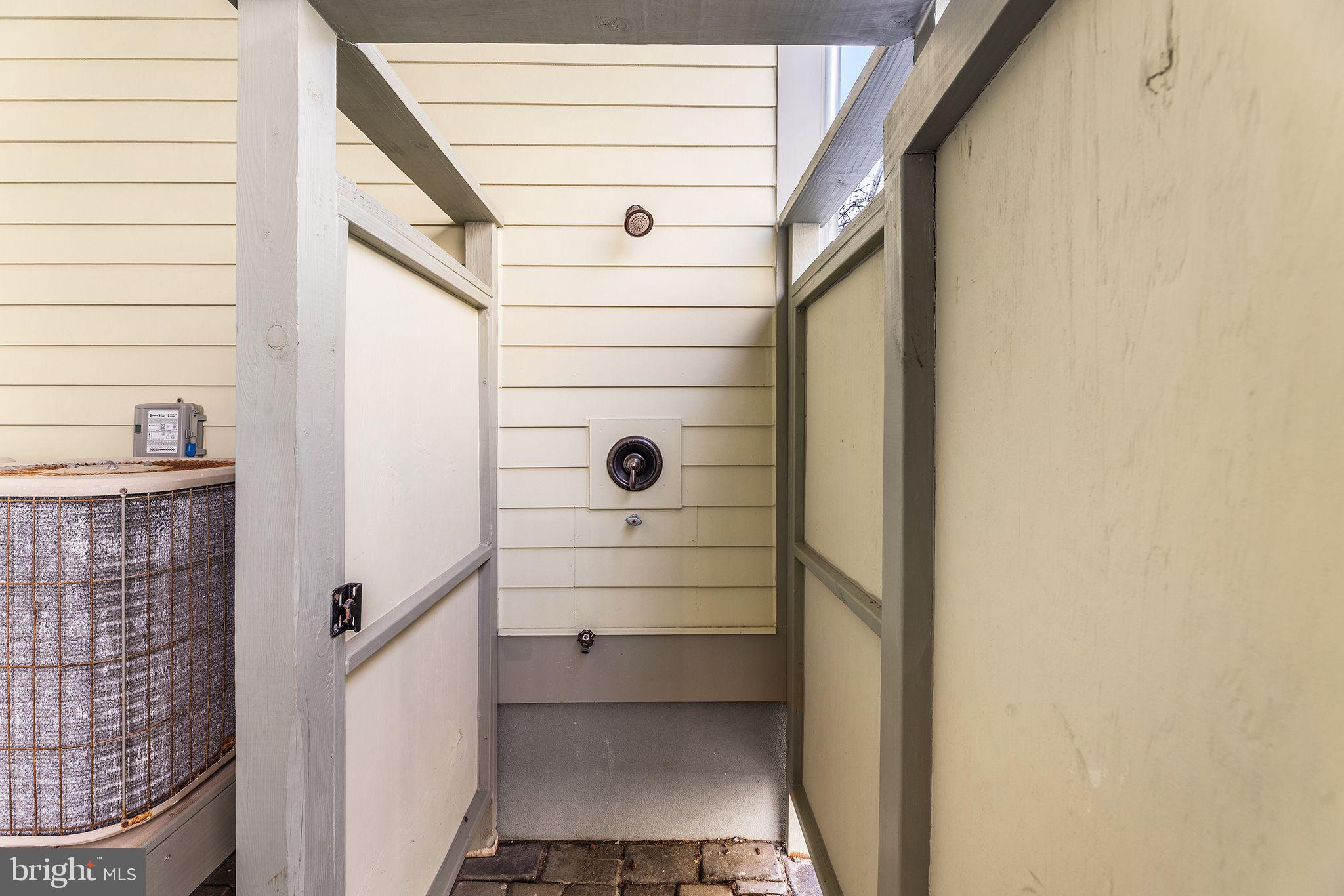 SUNSET ISLAND - Residential