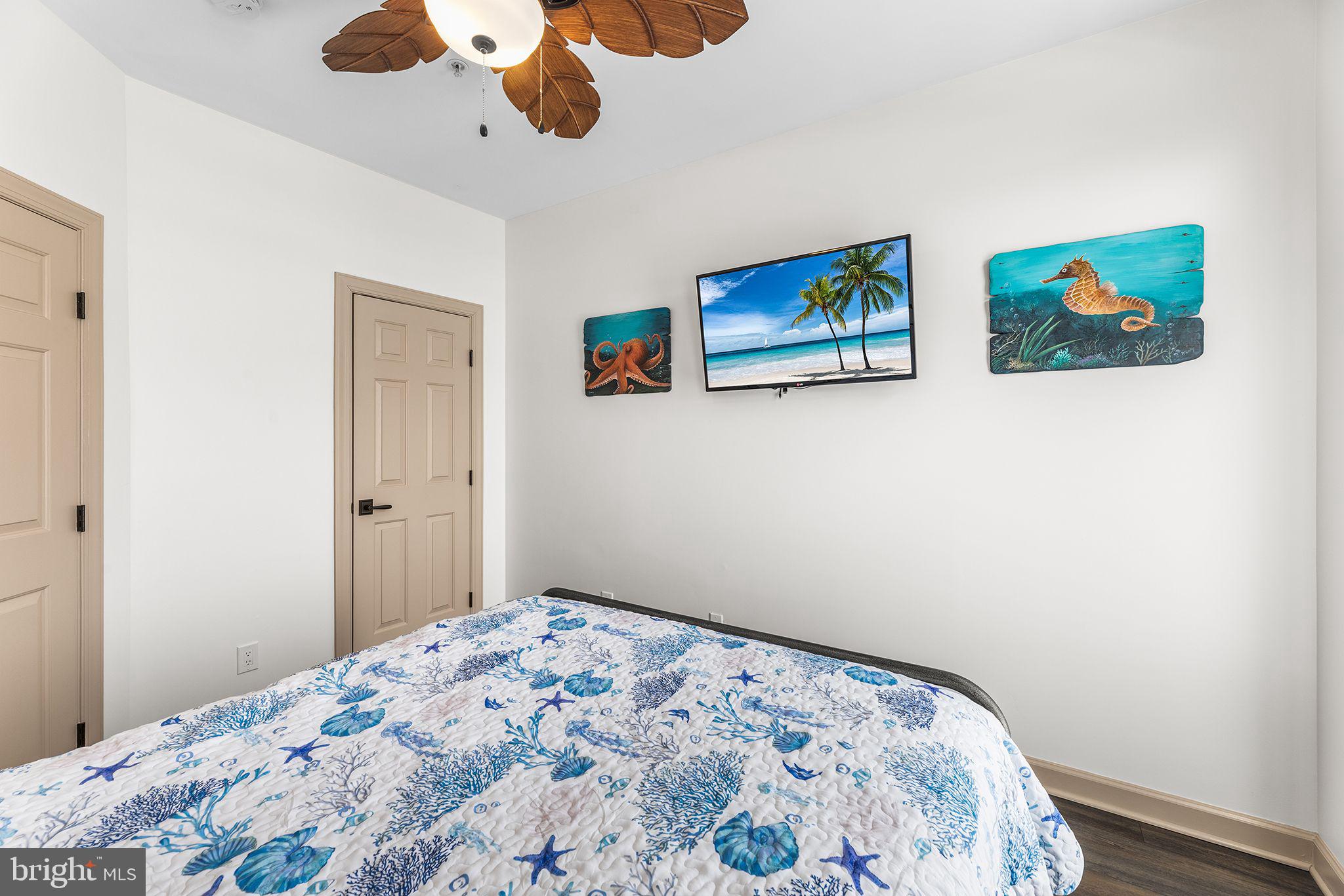 SUNSET ISLAND - Residential