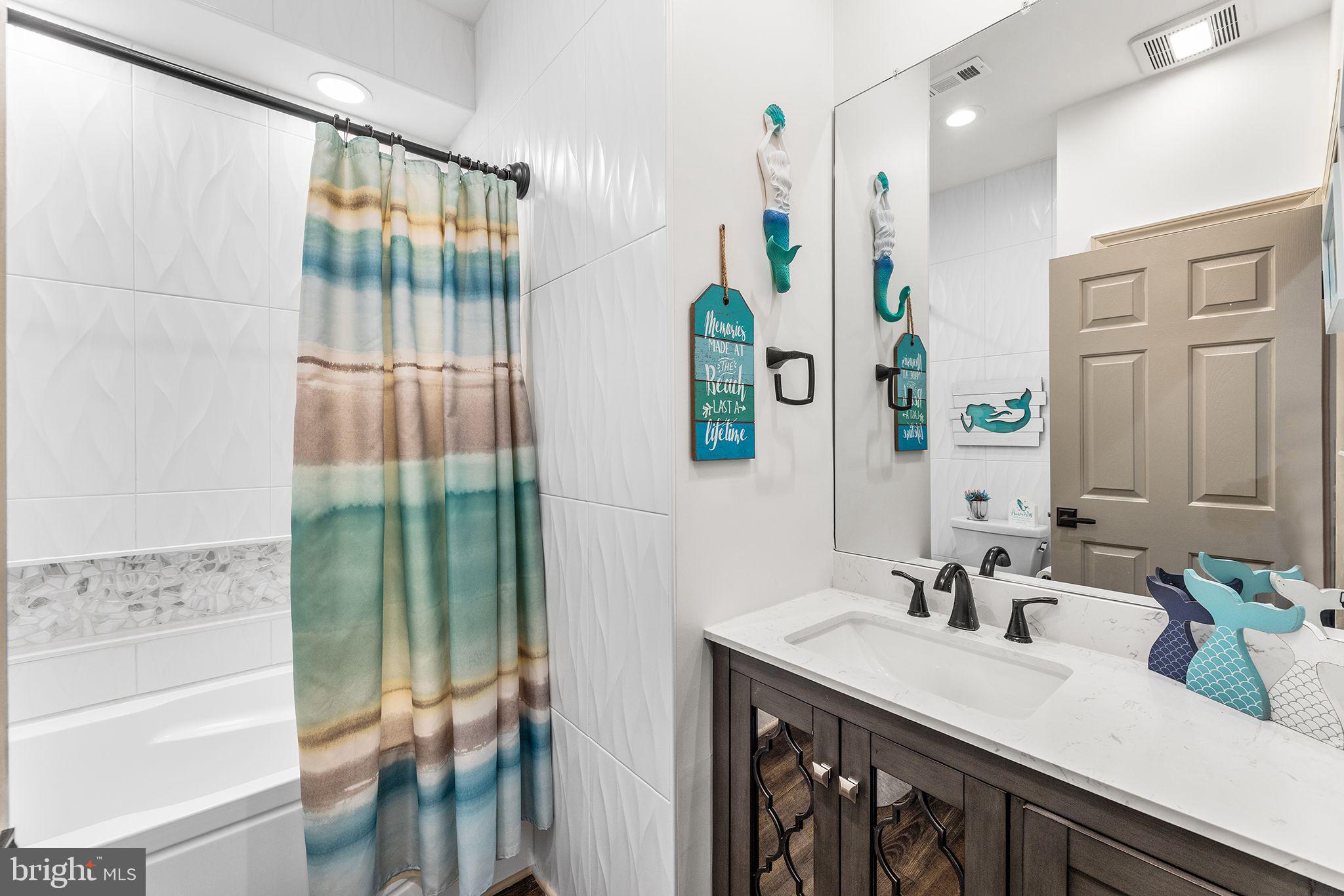 SUNSET ISLAND - Residential