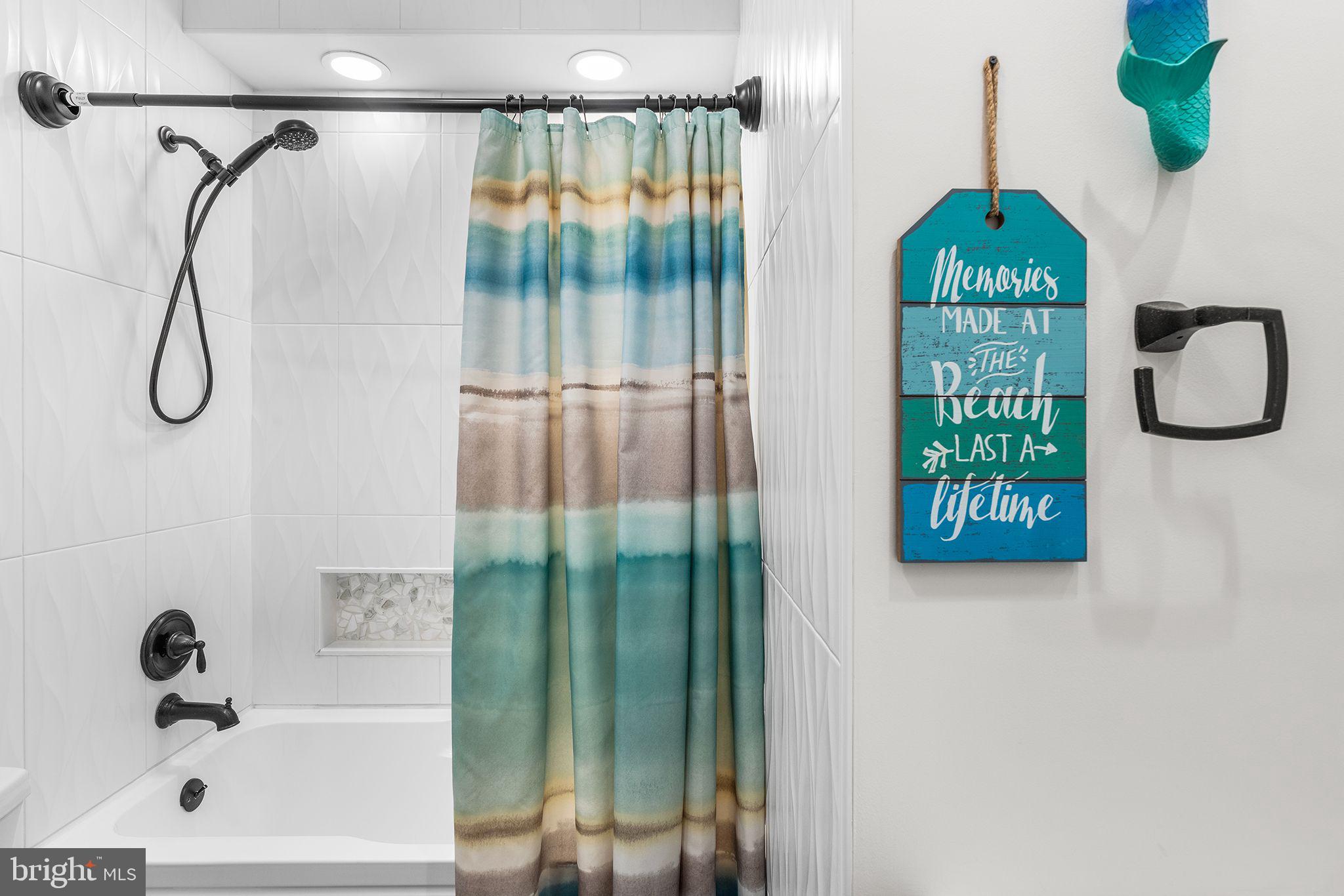 SUNSET ISLAND - Residential