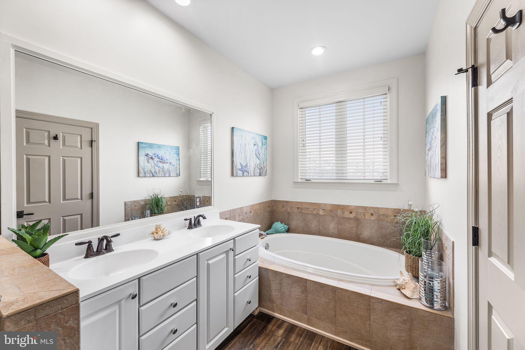 SUNSET ISLAND - Residential