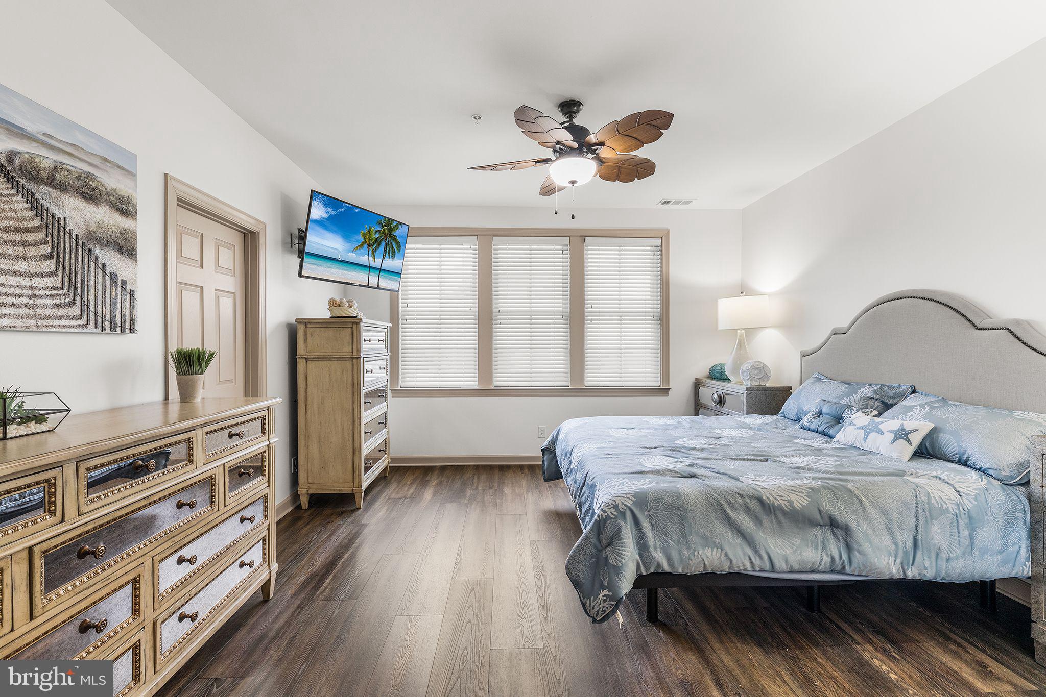 SUNSET ISLAND - Residential