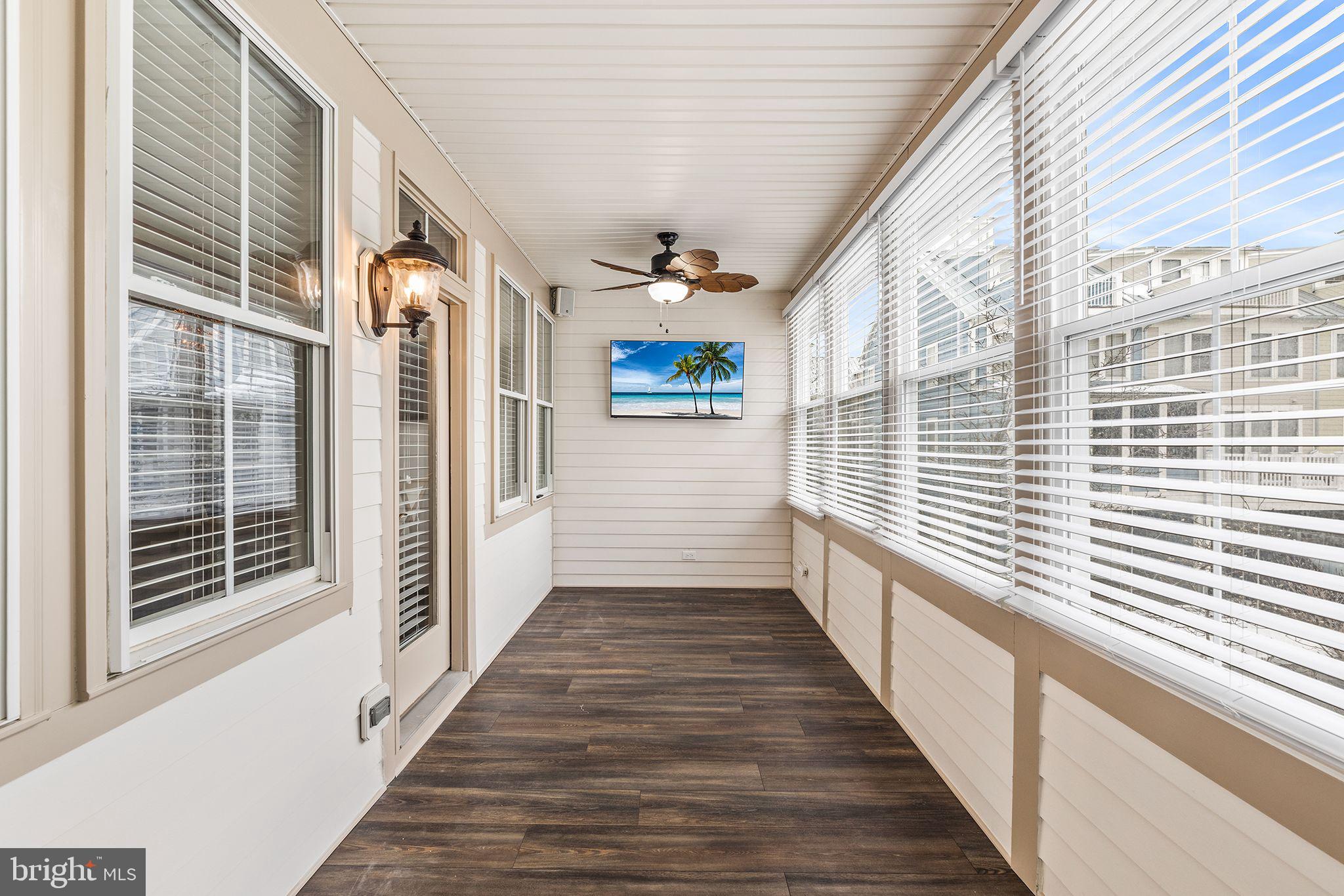 SUNSET ISLAND - Residential