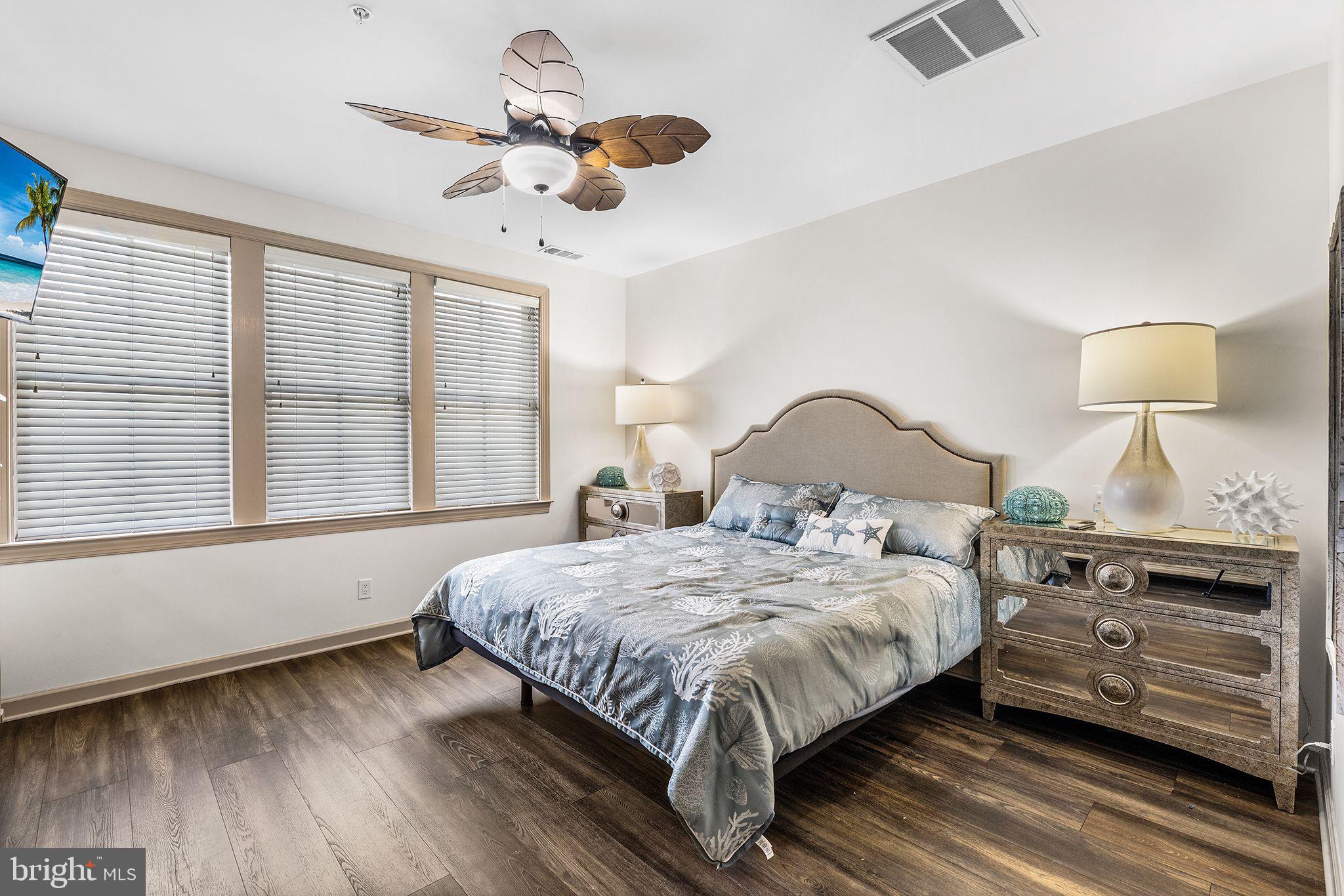 SUNSET ISLAND - Residential