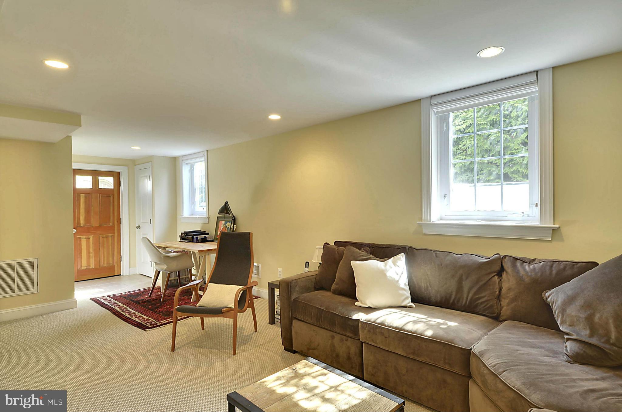 BUCKNELL MANOR - Residential