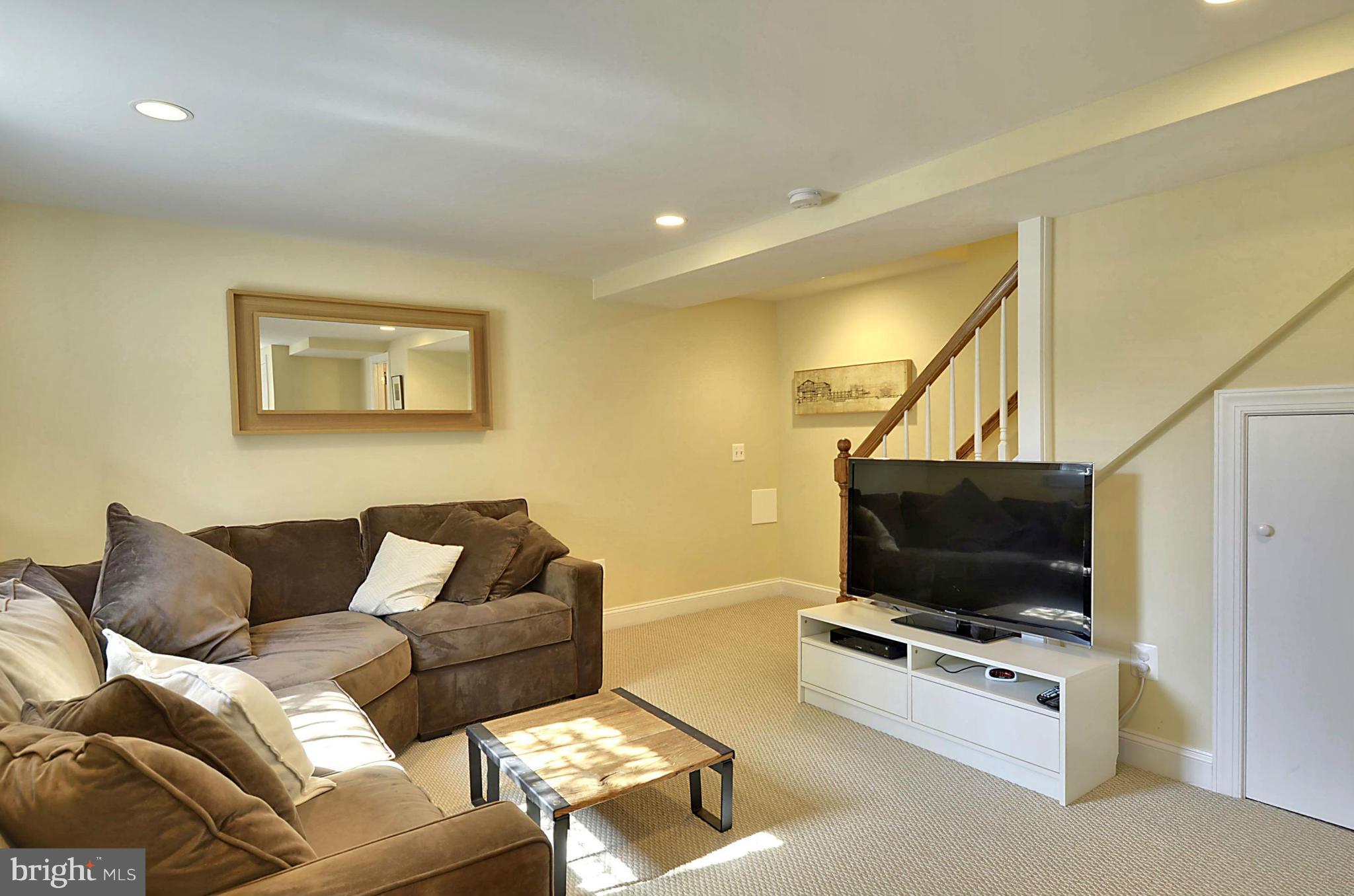 BUCKNELL MANOR - Residential