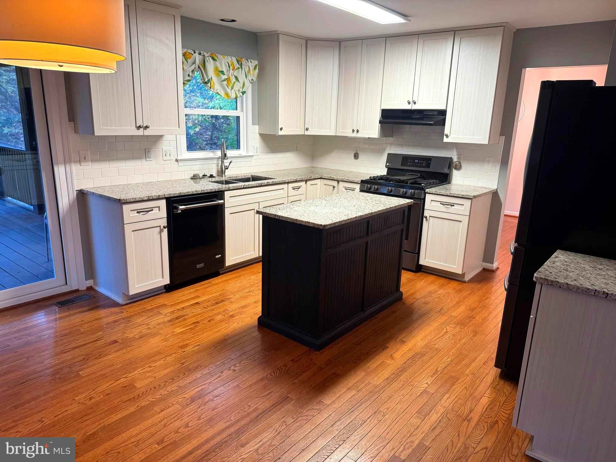 NEWPORT ESTATES - Residential